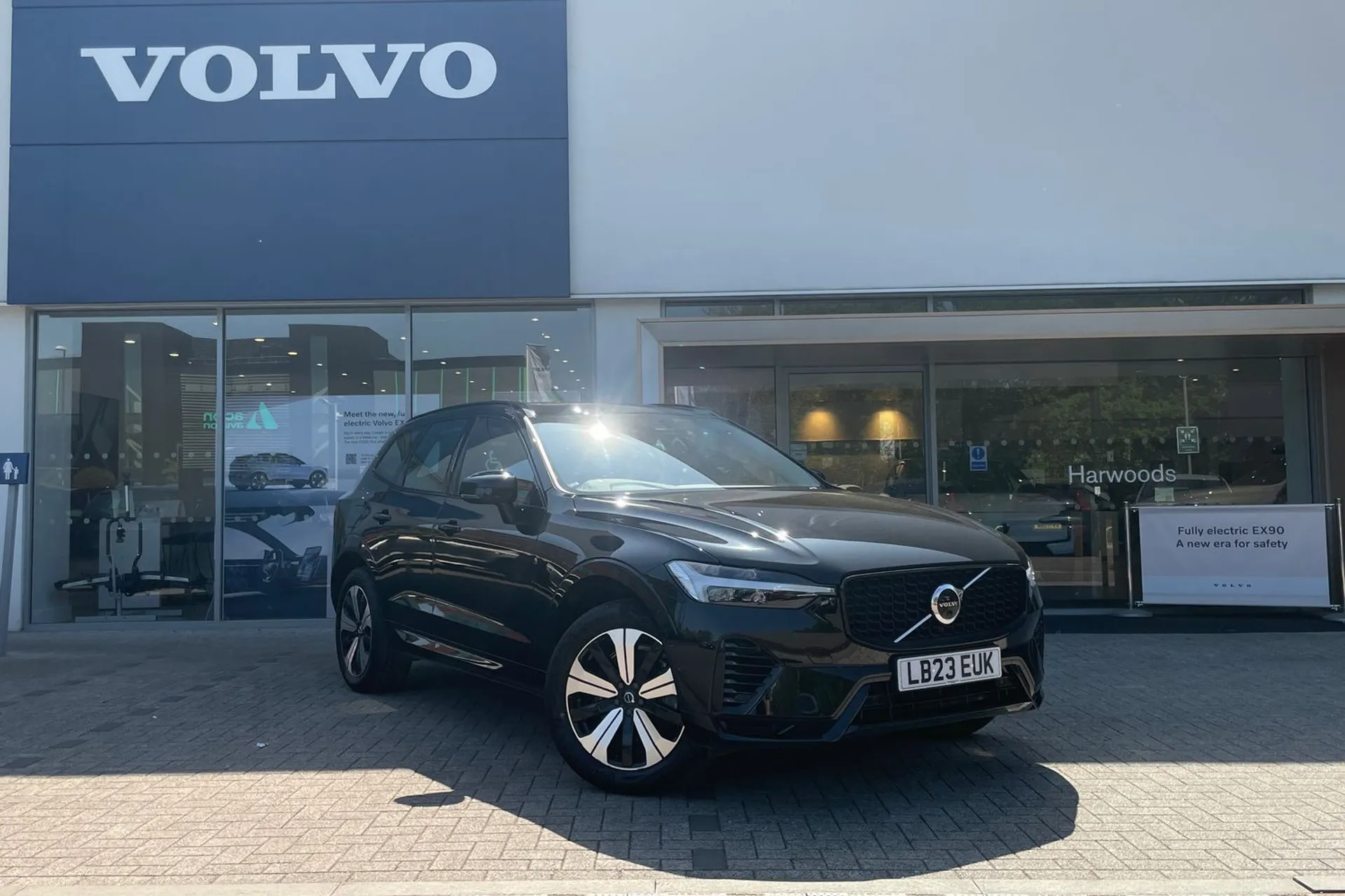 Volvo XC60 focused image