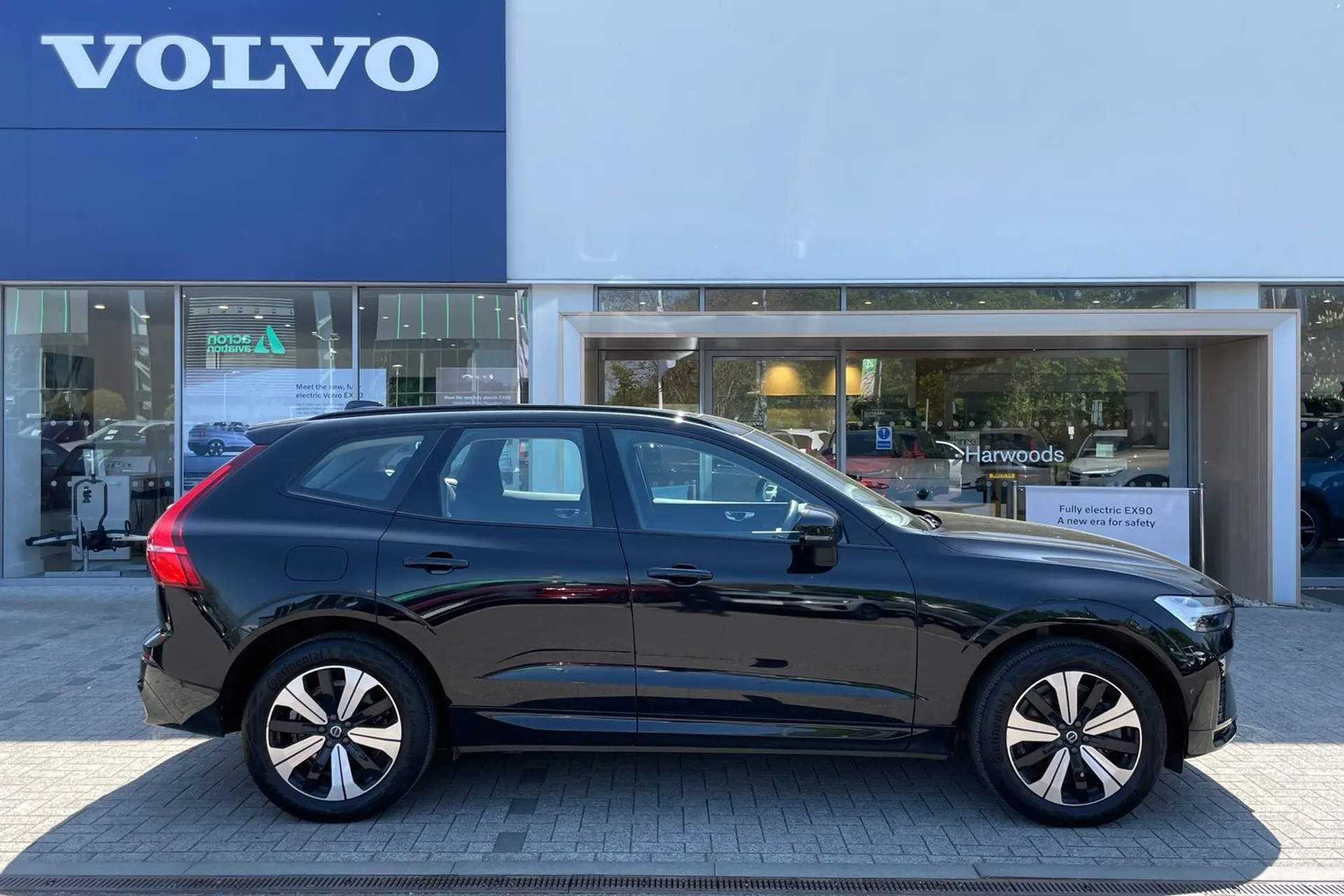Volvo XC60 thumbnail image number 2