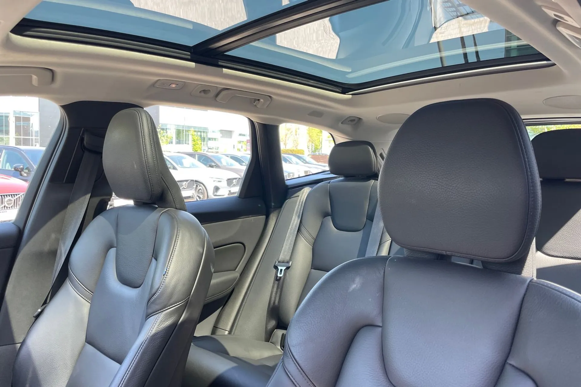Volvo XC60 thumbnail image number 28