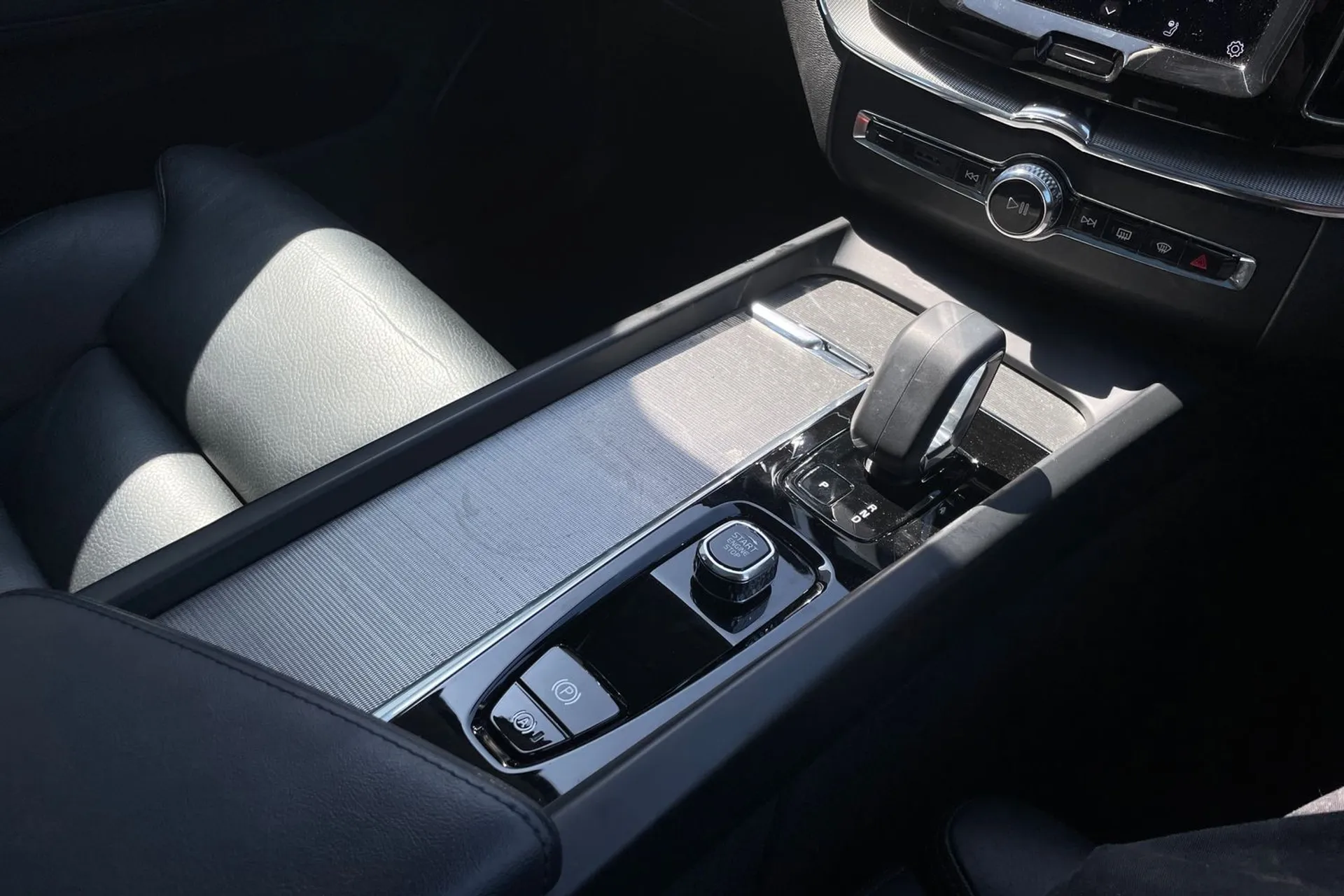 Volvo XC60 thumbnail image number 43