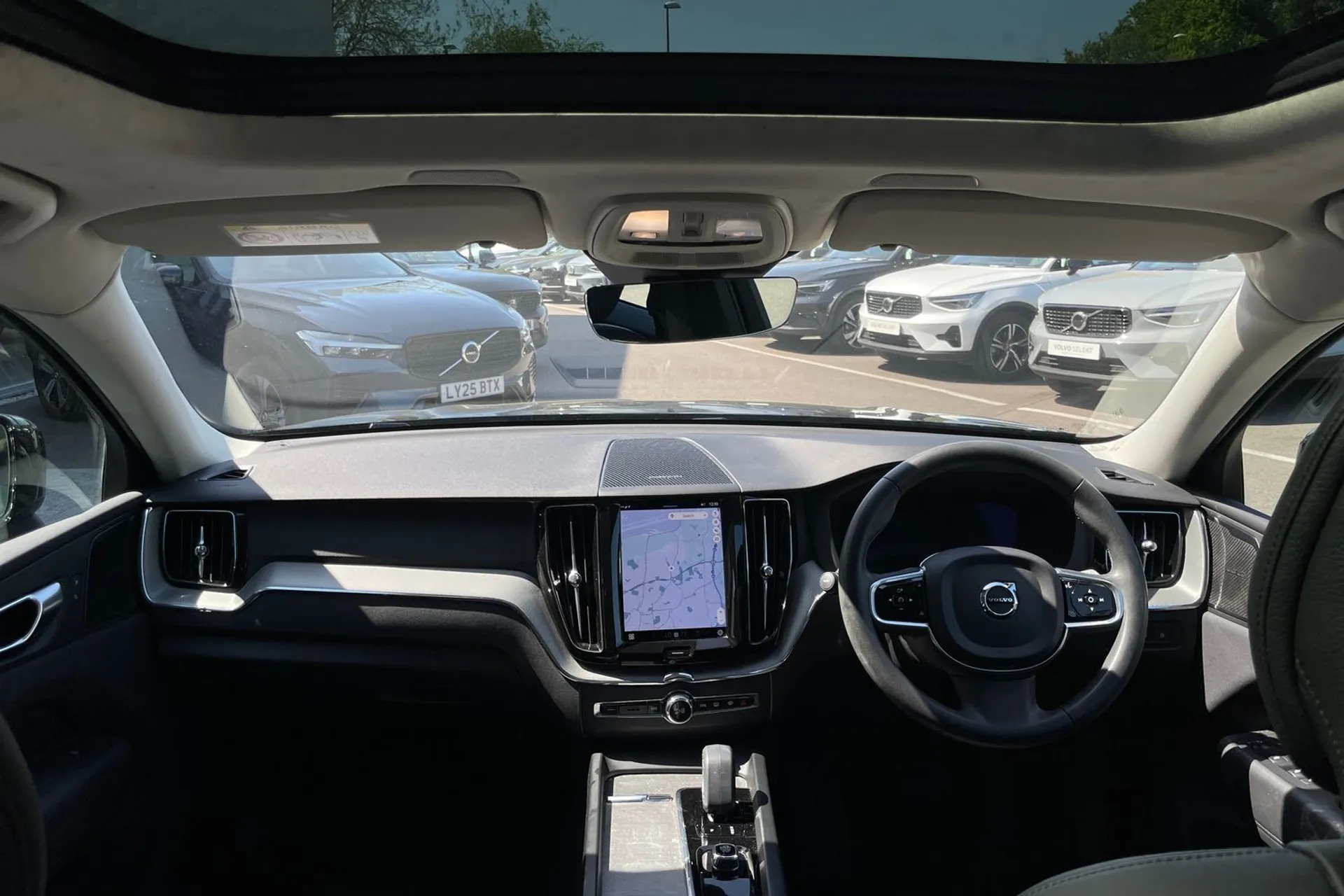 Volvo XC60 thumbnail image number 3