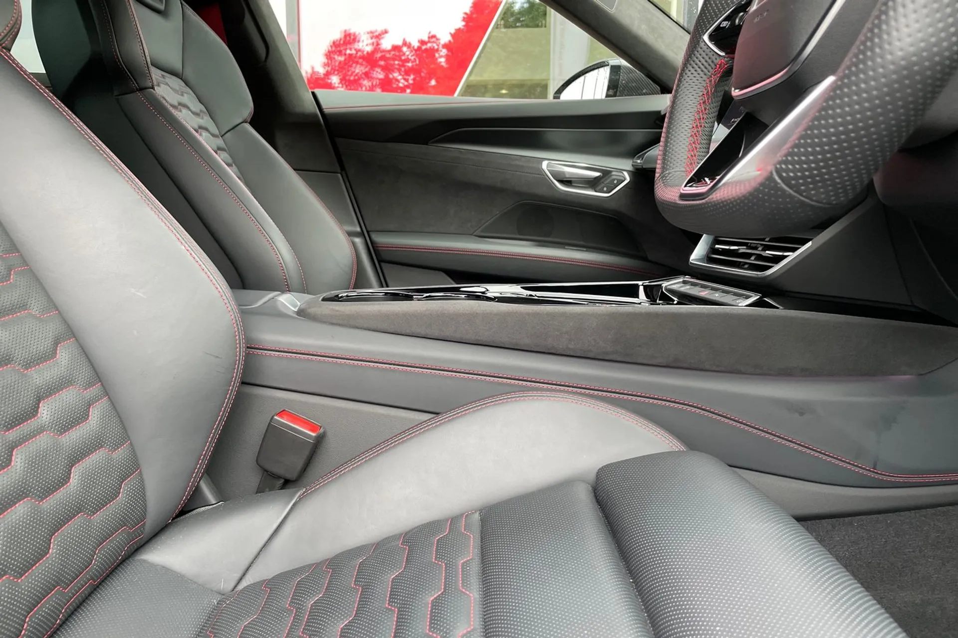 Audi RS e-tron GT thumbnail image number 44