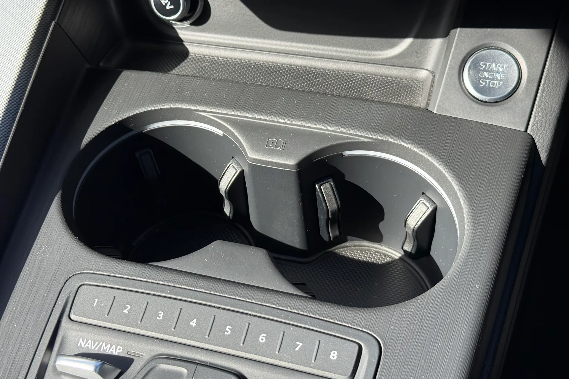 Audi A4 thumbnail image number 23