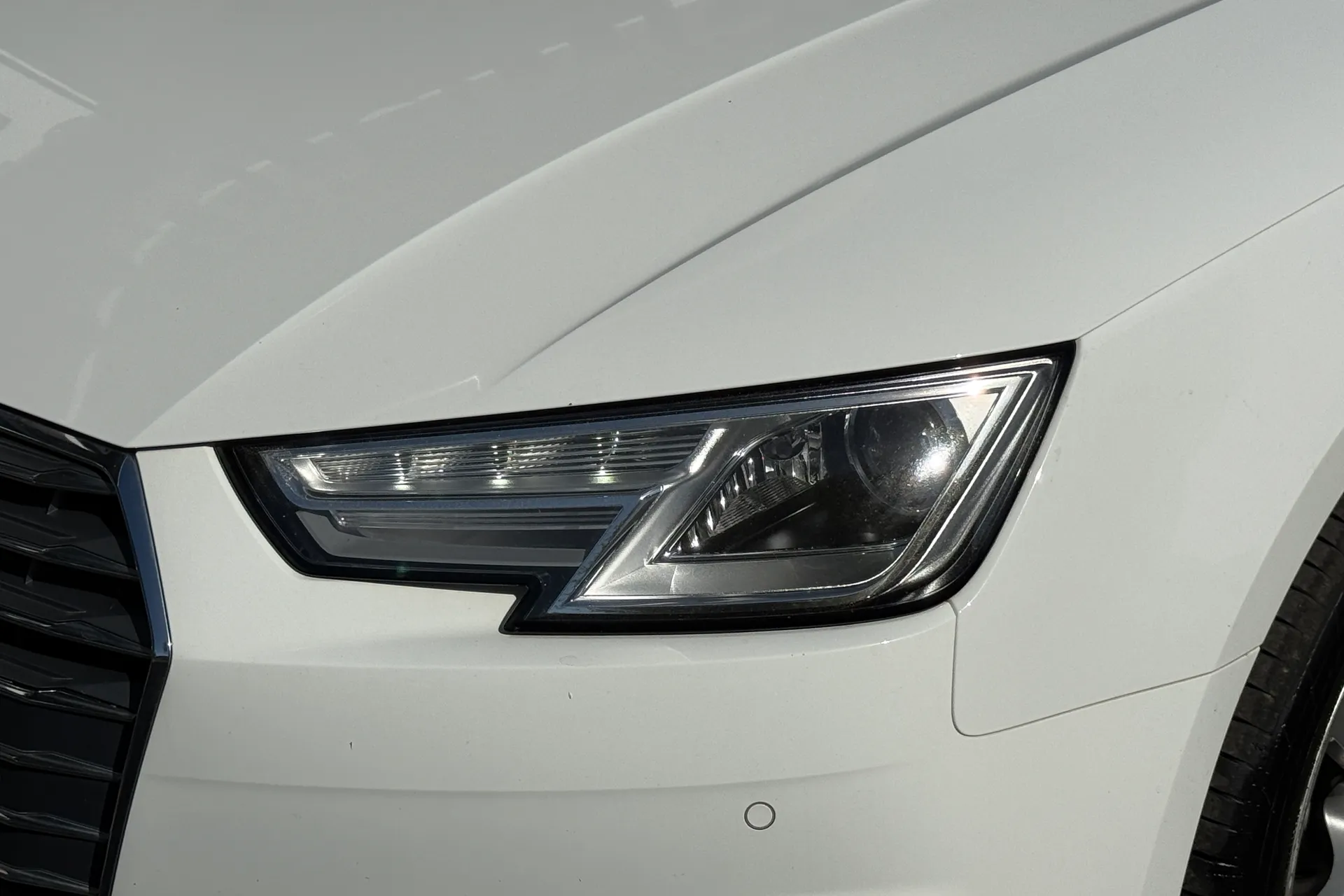Audi A4 thumbnail image number 57