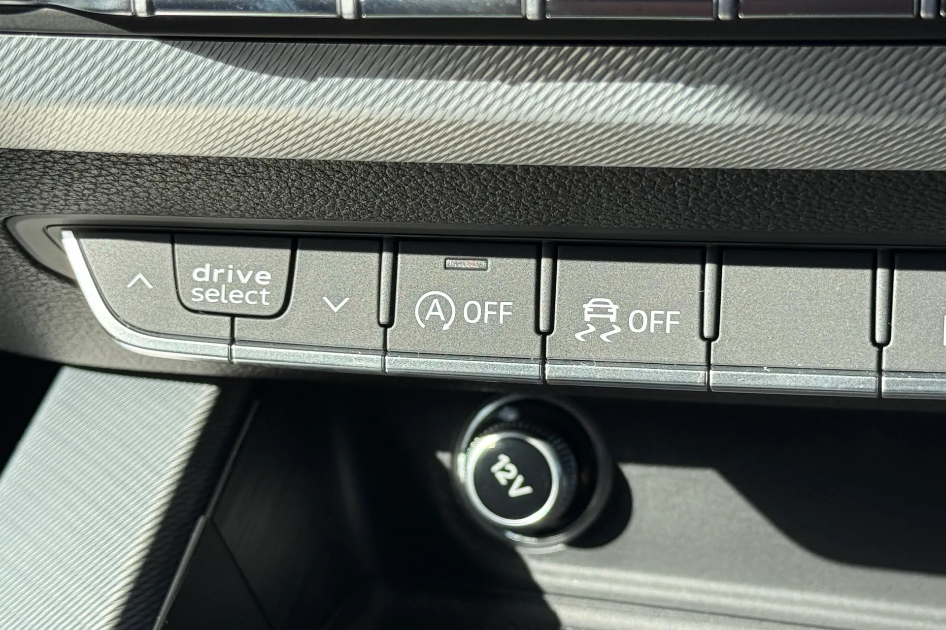 Audi A4 thumbnail image number 20