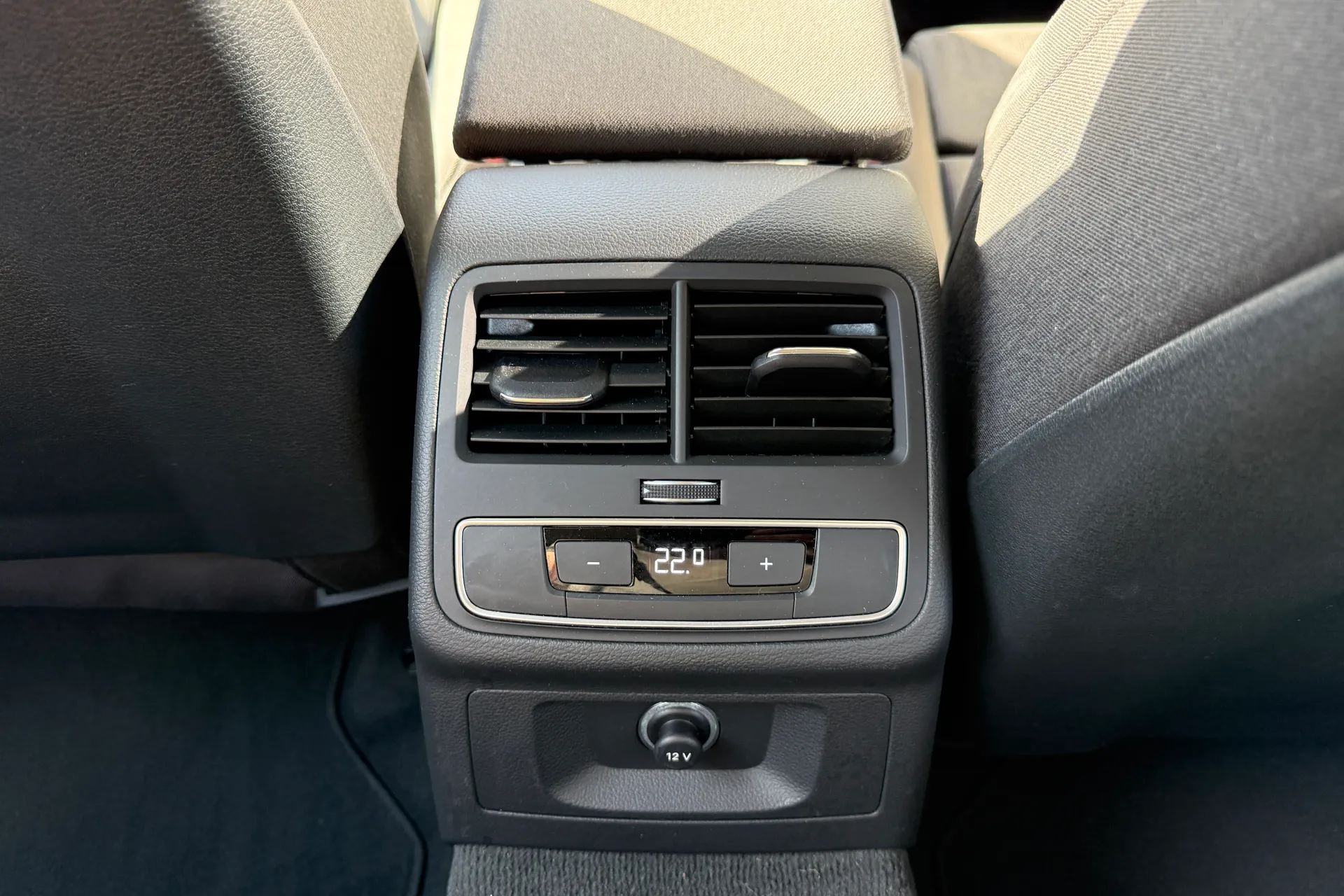 Audi A4 thumbnail image number 42