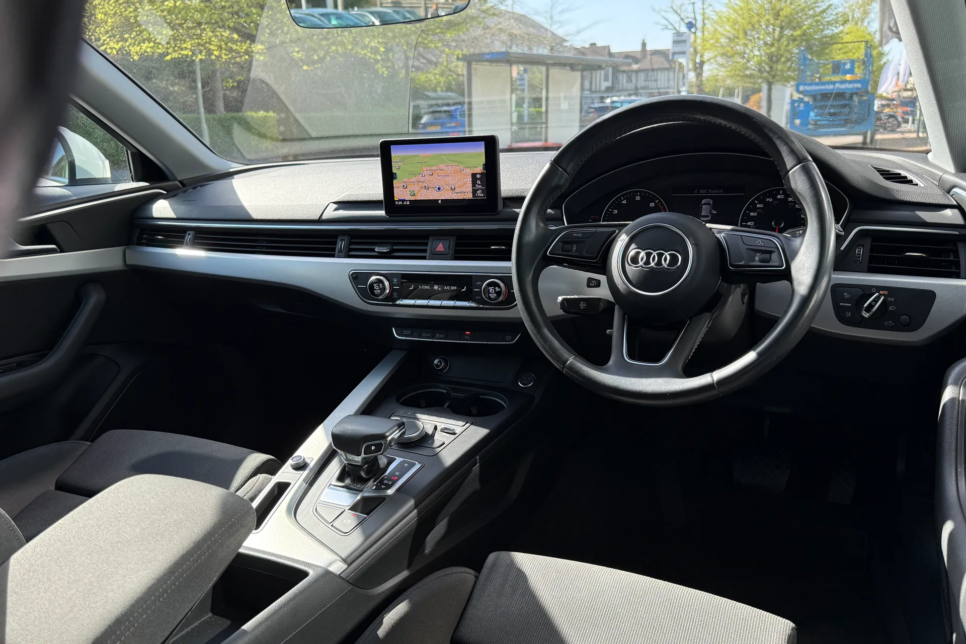 Audi A4 thumbnail image number 40