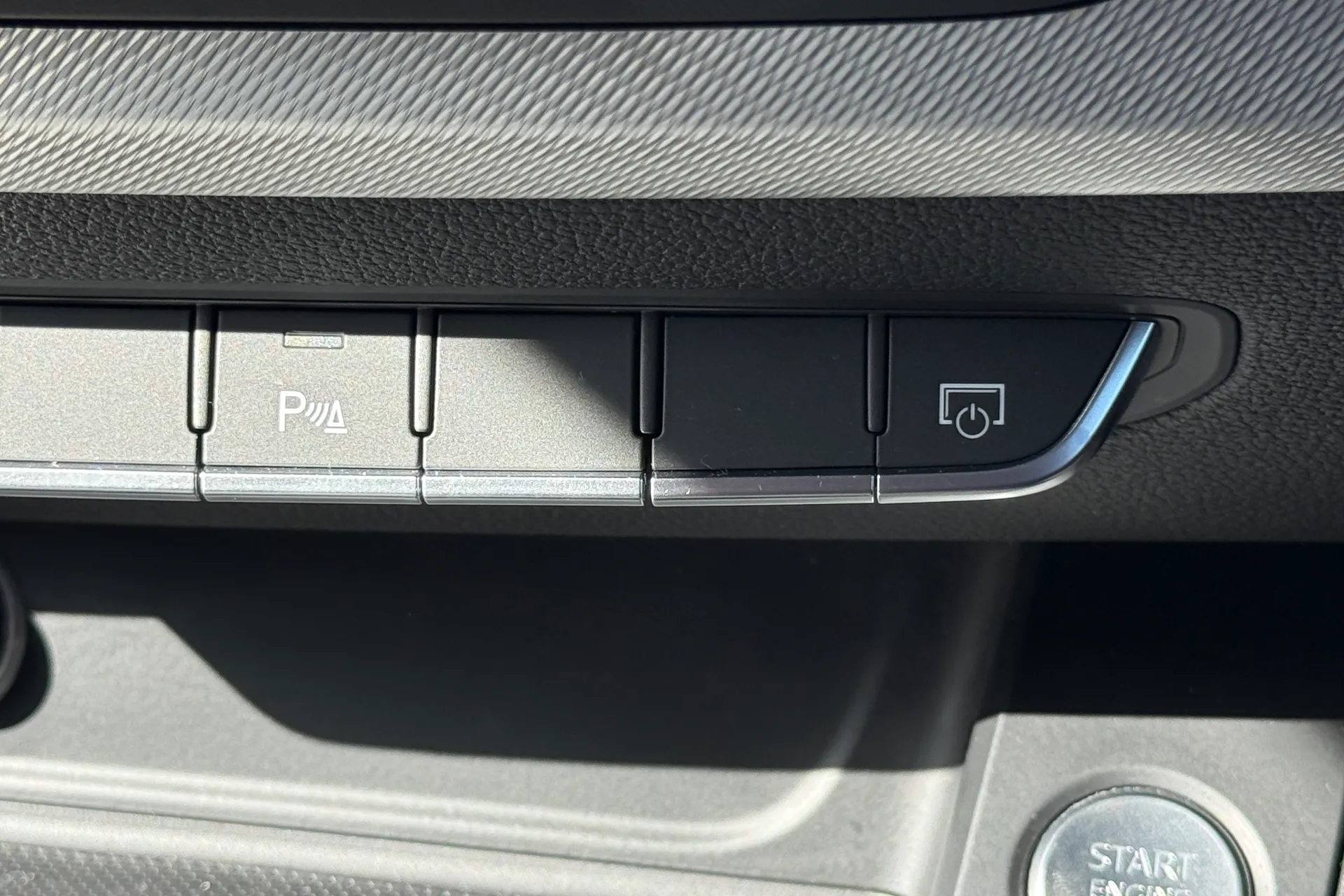 Audi A4 thumbnail image number 21