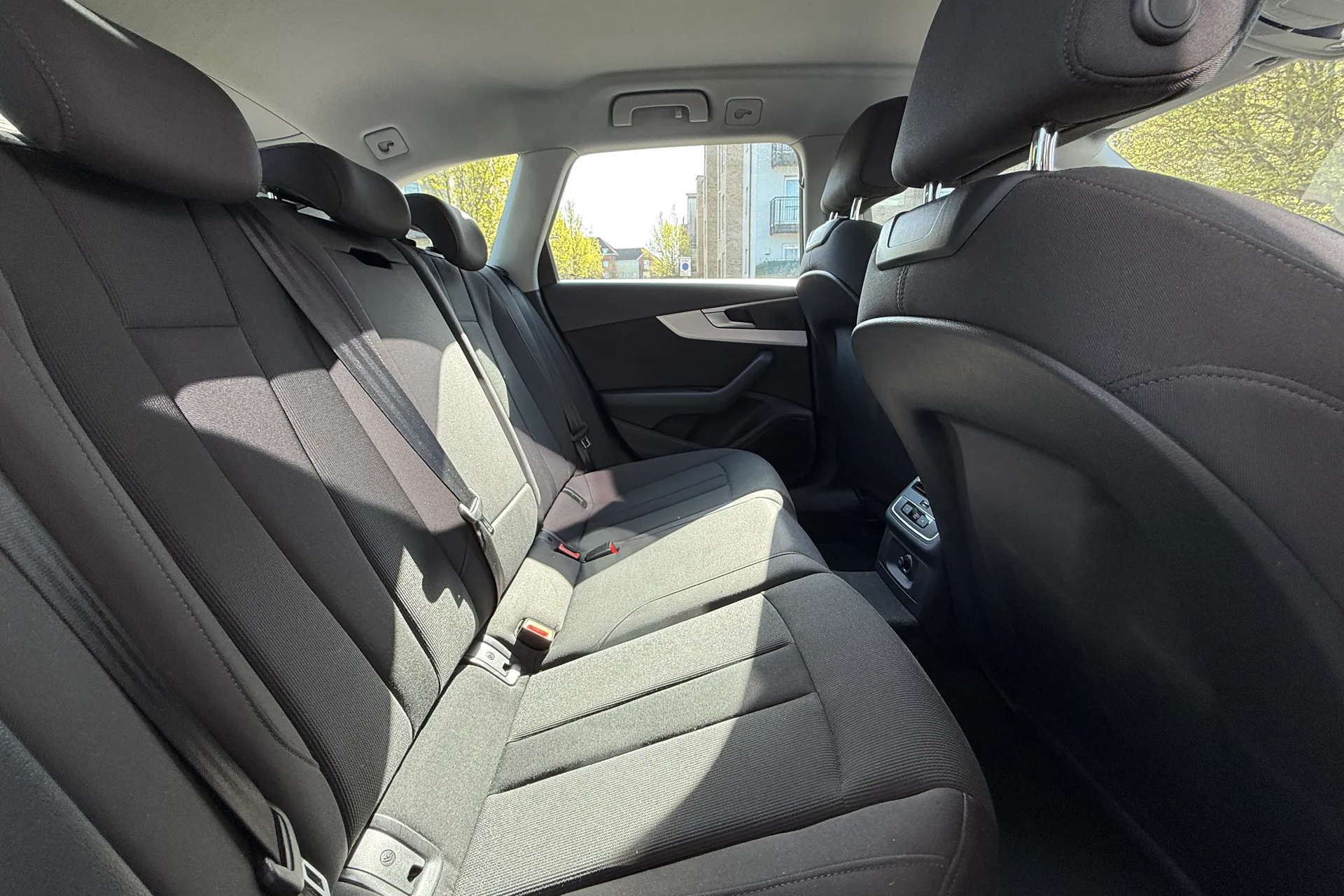 Audi A4 thumbnail image number 41