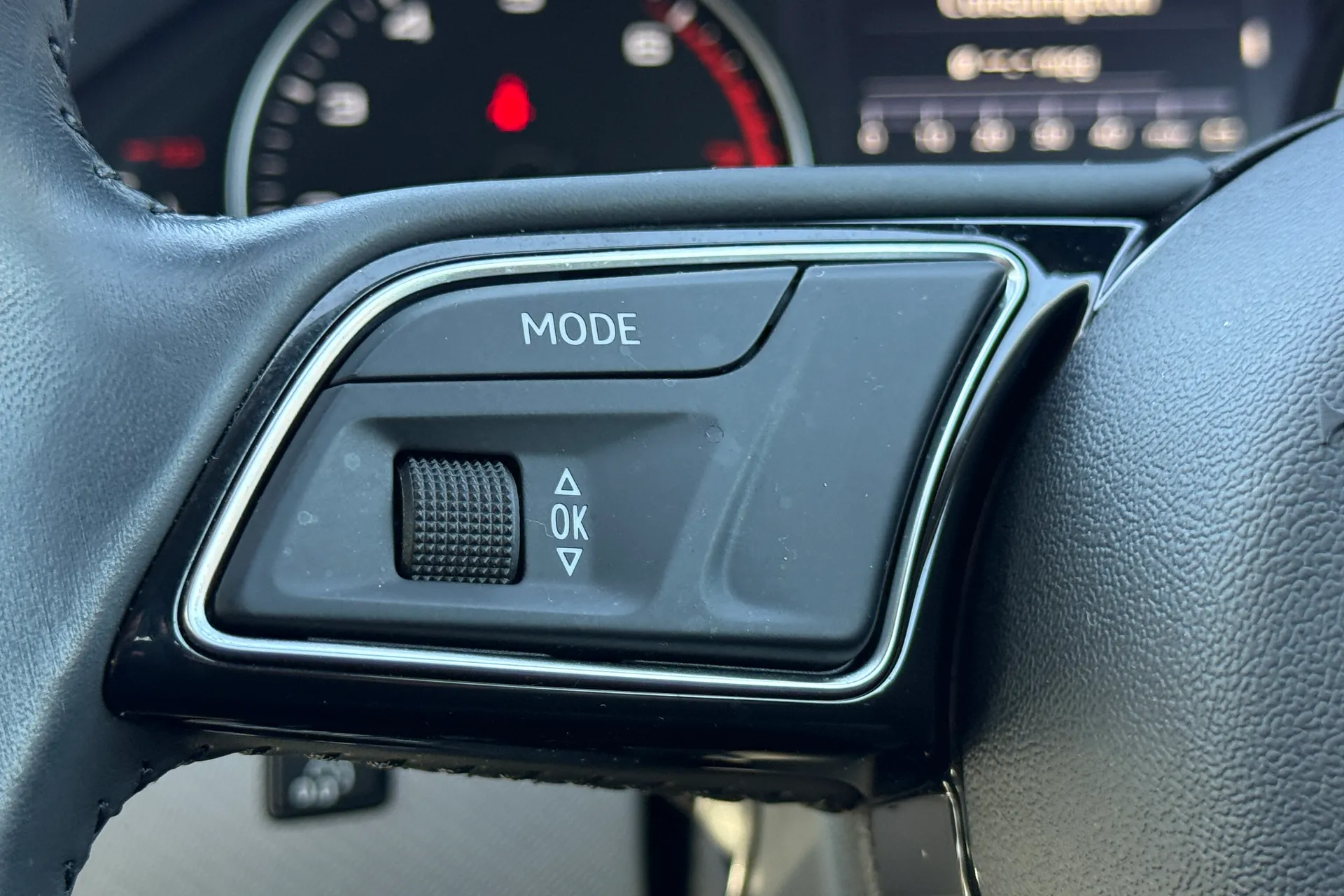 Audi A4 thumbnail image number 13