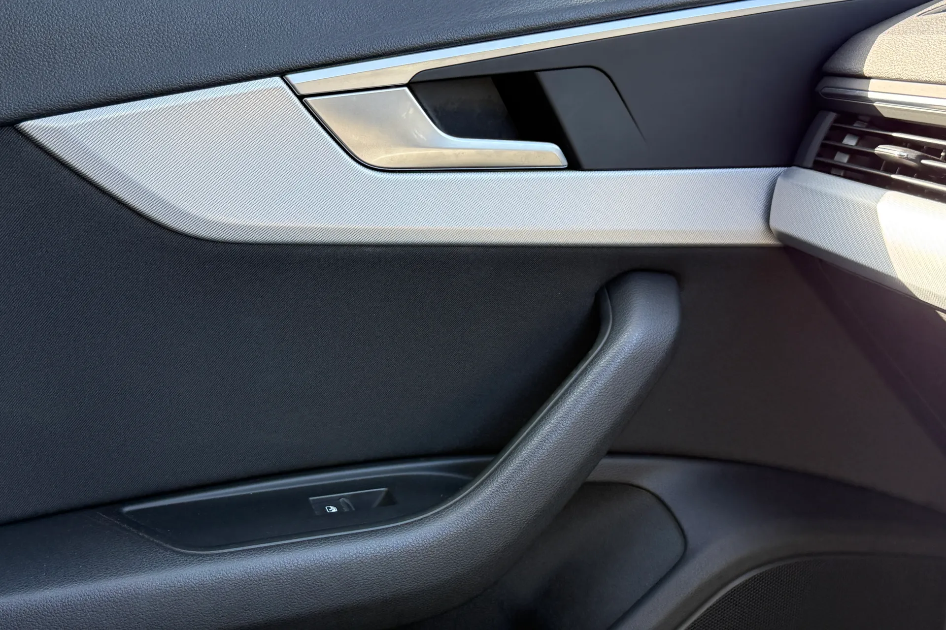 Audi A4 thumbnail image number 30