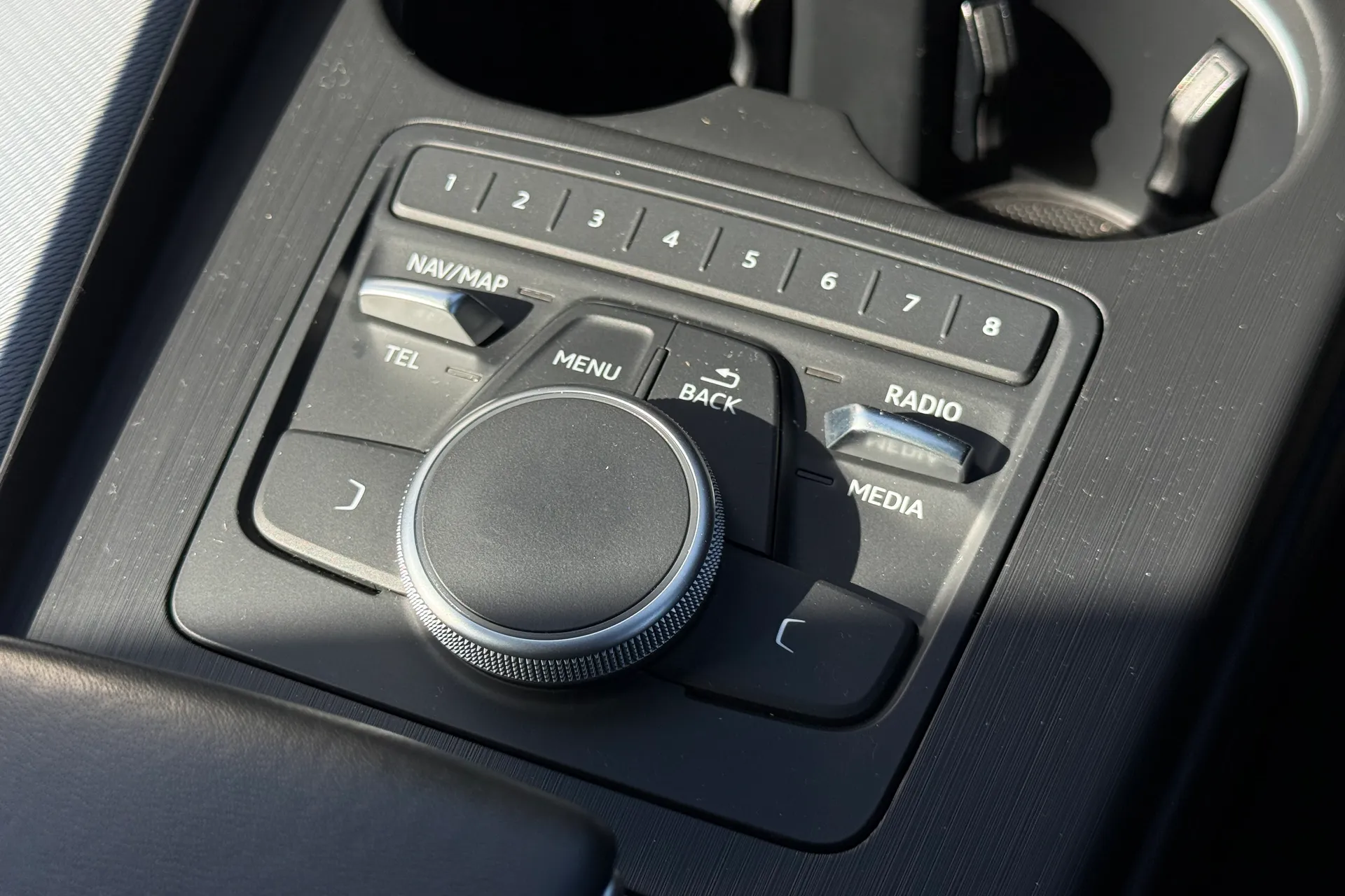 Audi A4 thumbnail image number 24