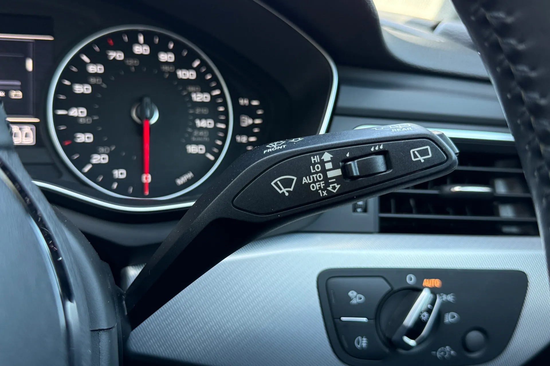 Audi A4 thumbnail image number 16
