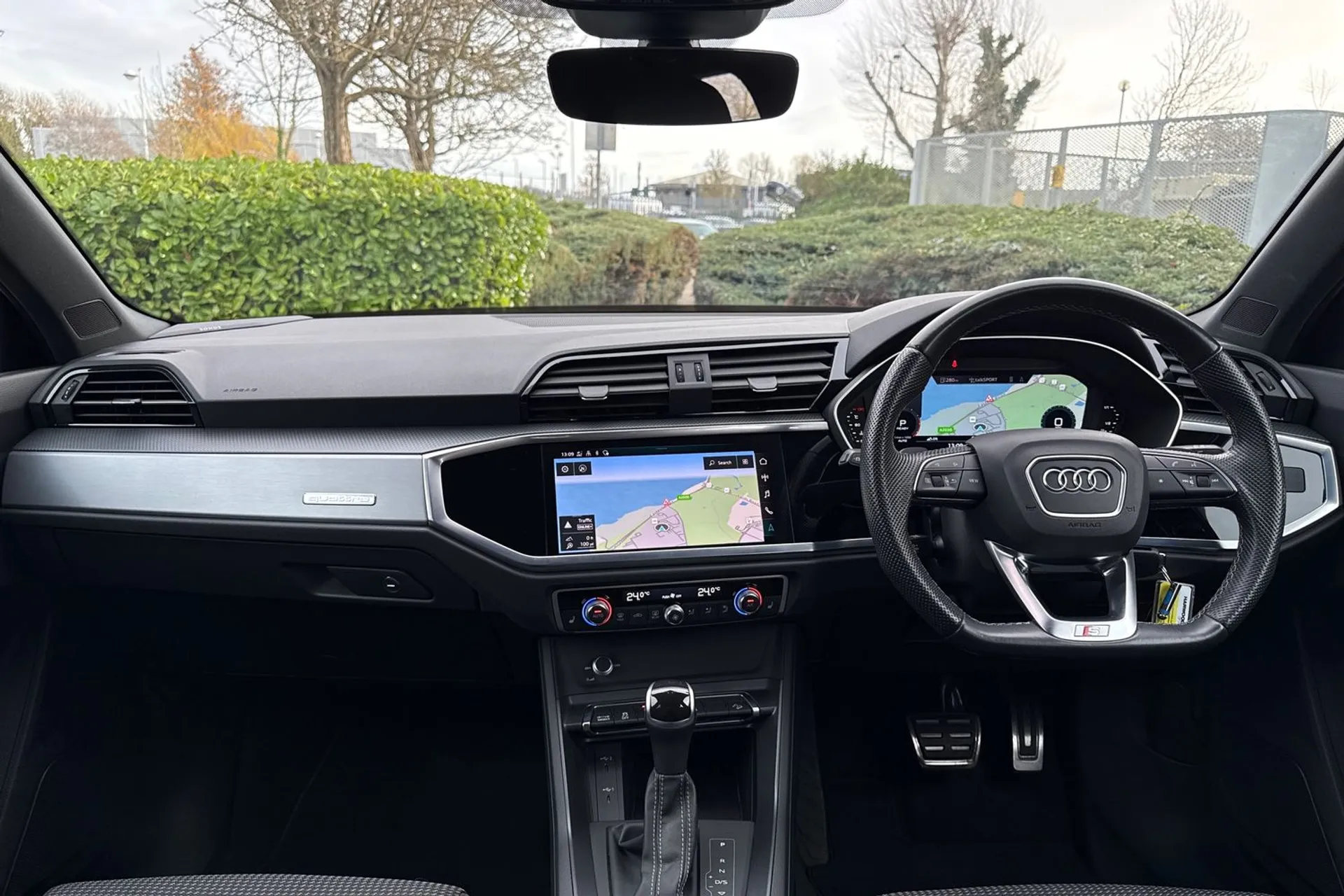 Audi Q3 thumbnail image number 3