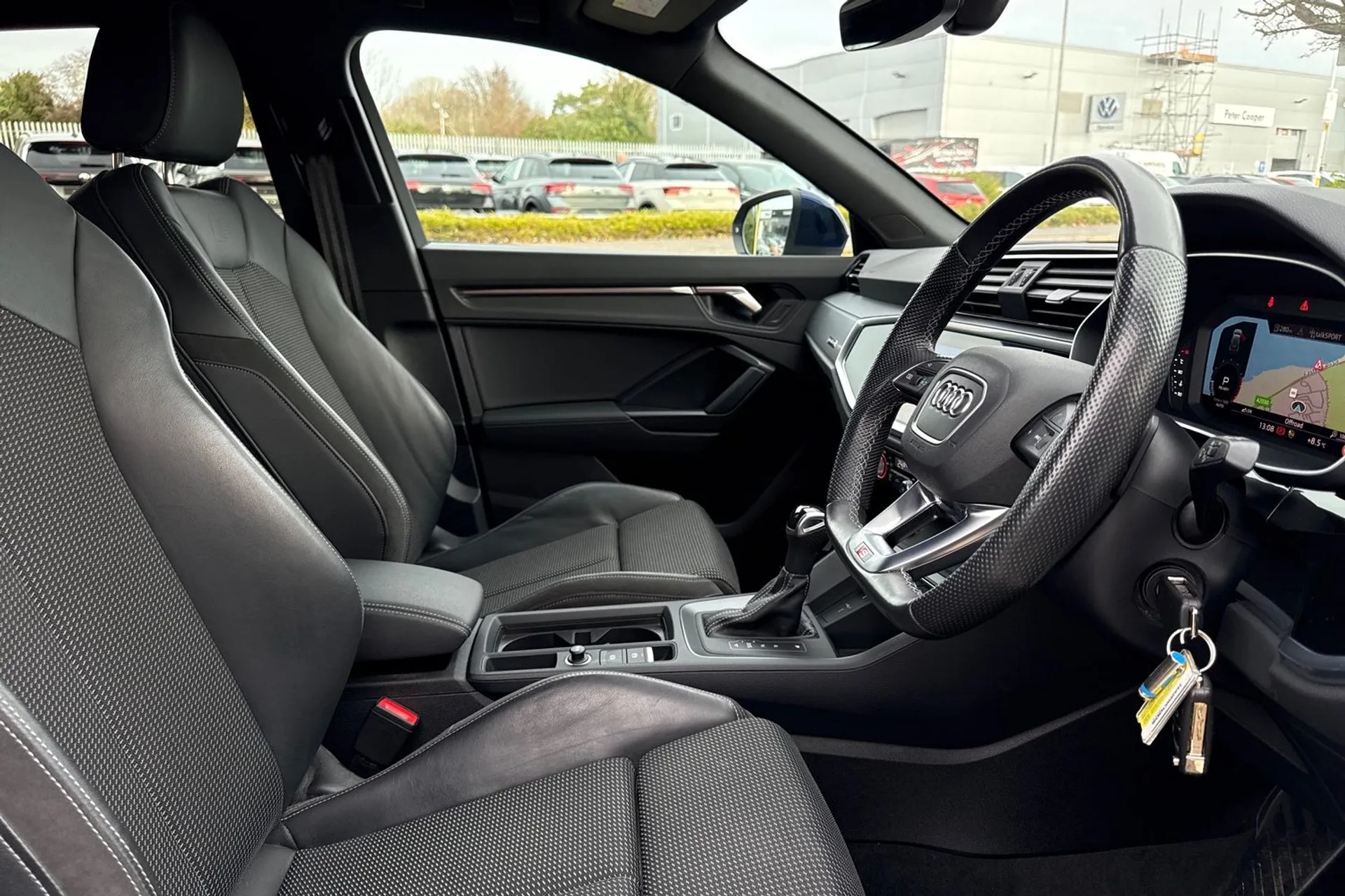 Audi Q3 thumbnail image number 32