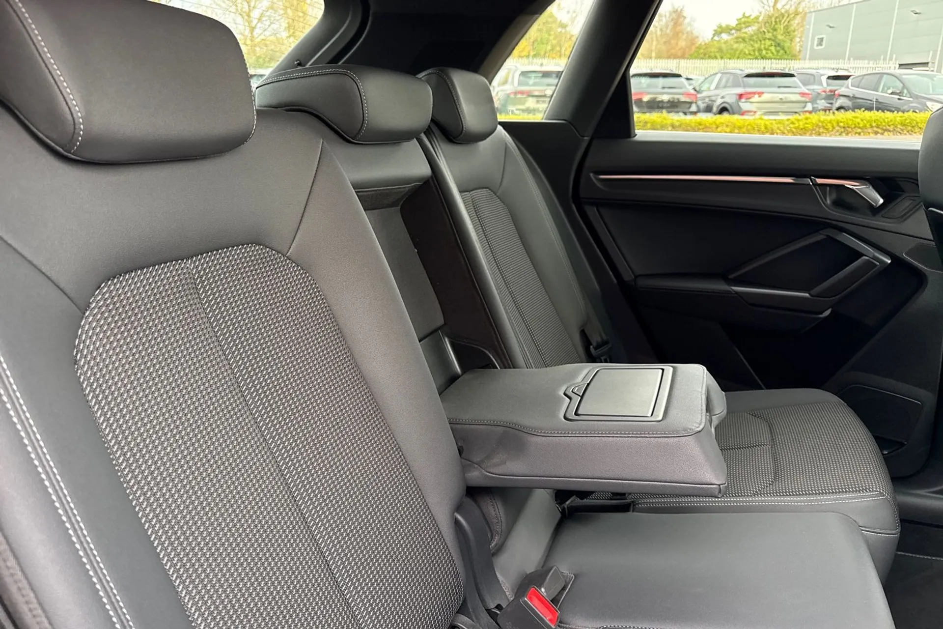 Audi Q3 thumbnail image number 27