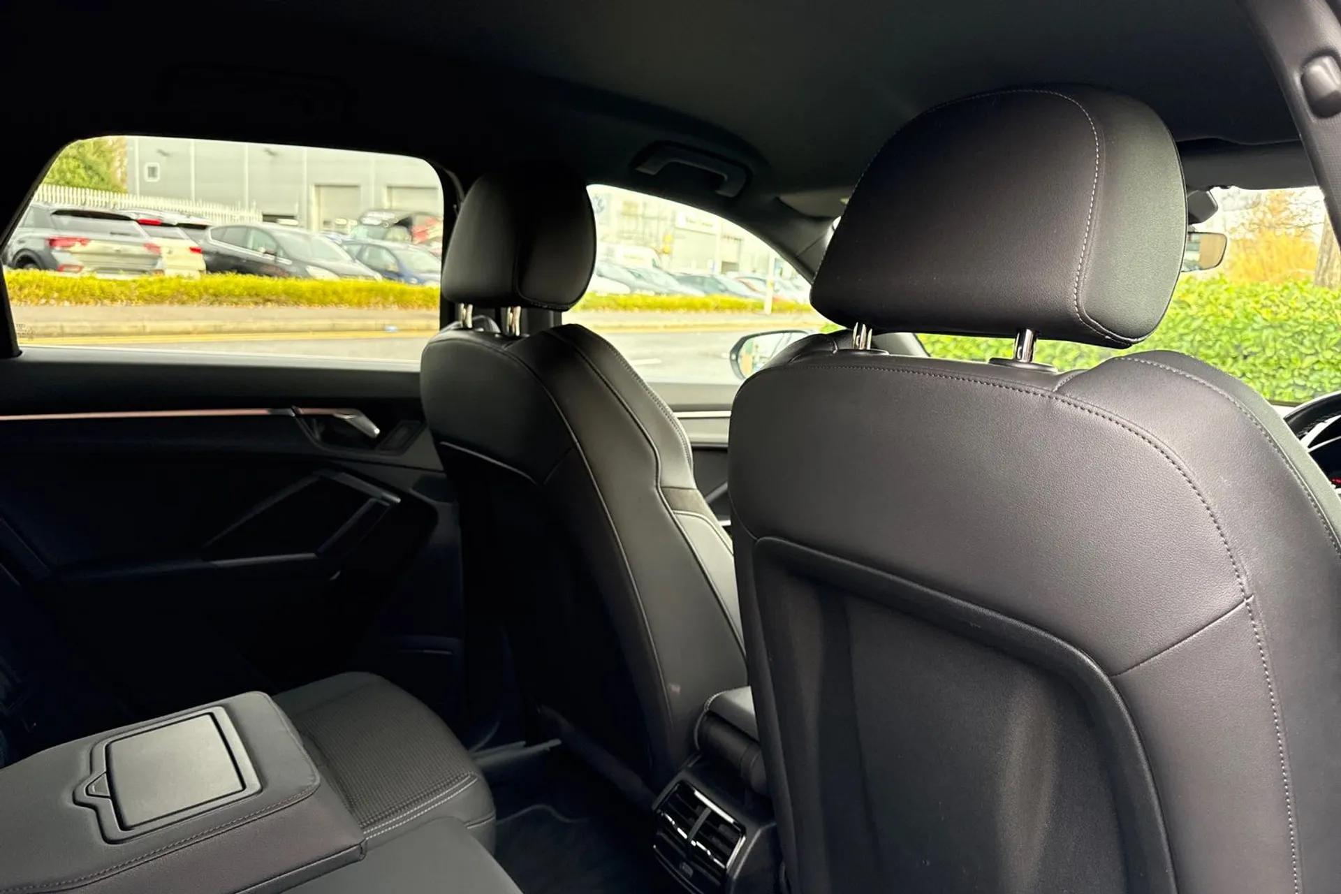 Audi Q3 thumbnail image number 30