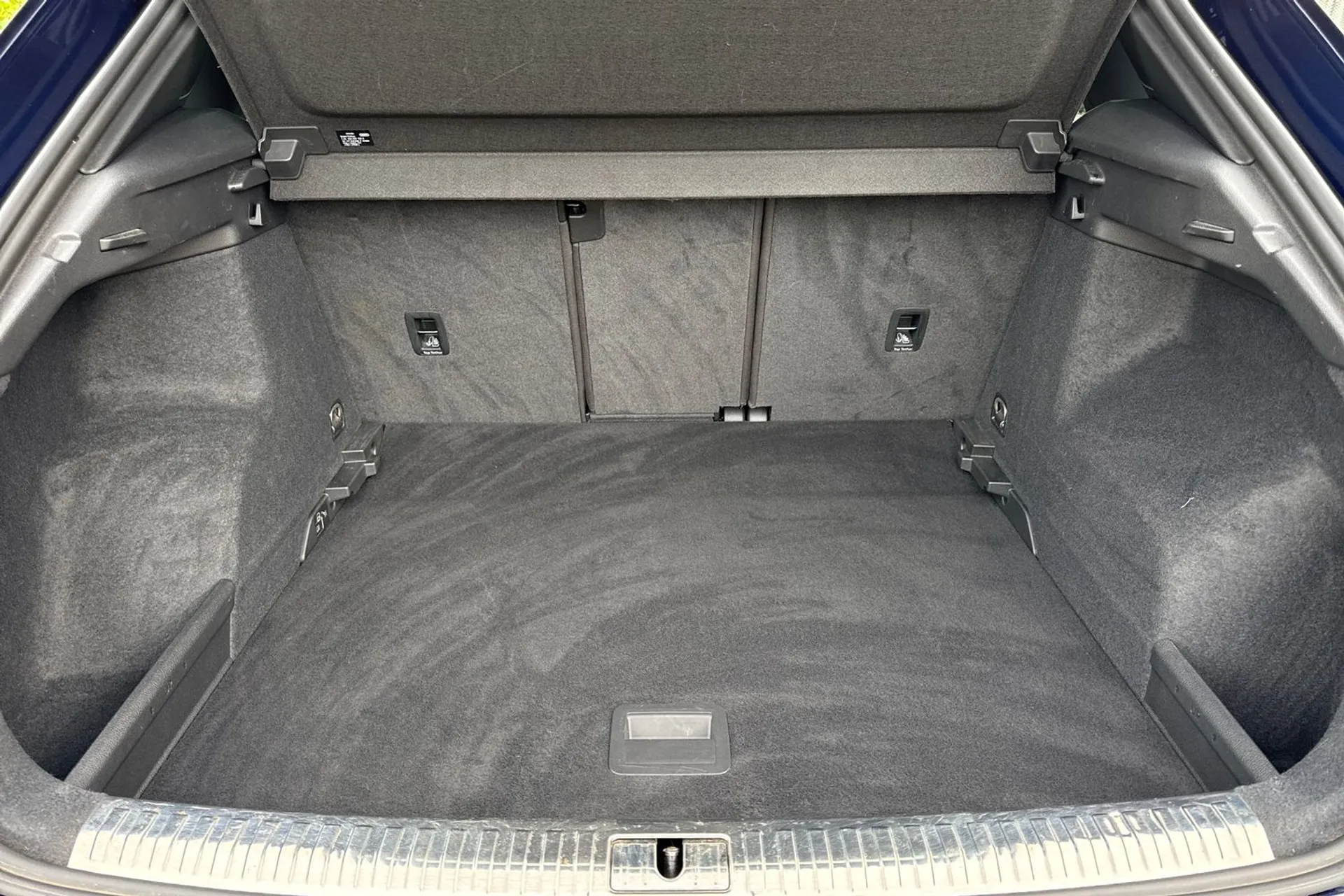 Audi Q3 thumbnail image number 20