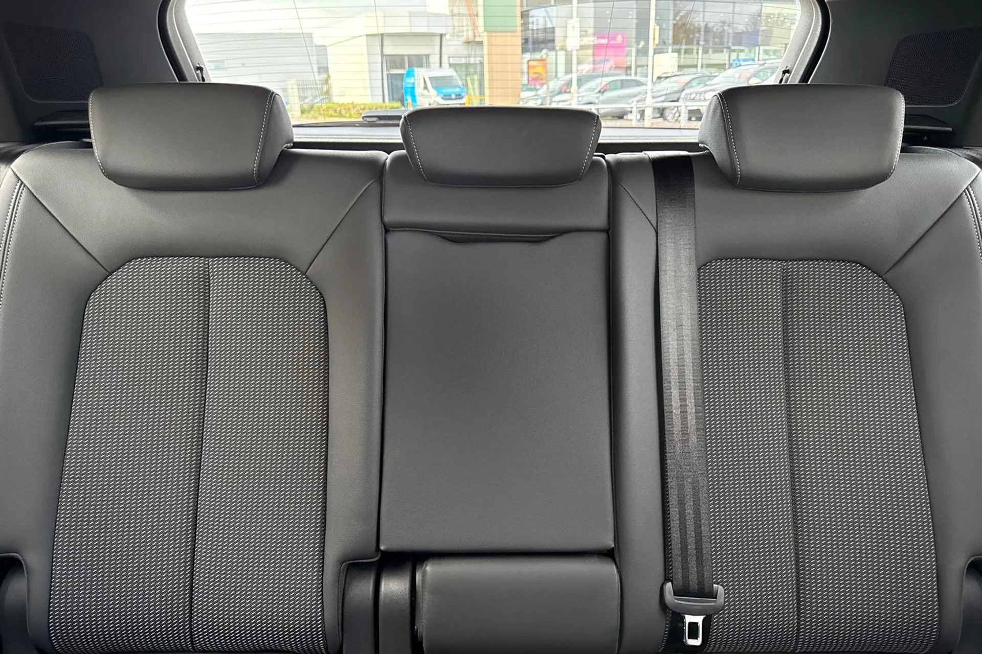 Audi Q3 thumbnail image number 42