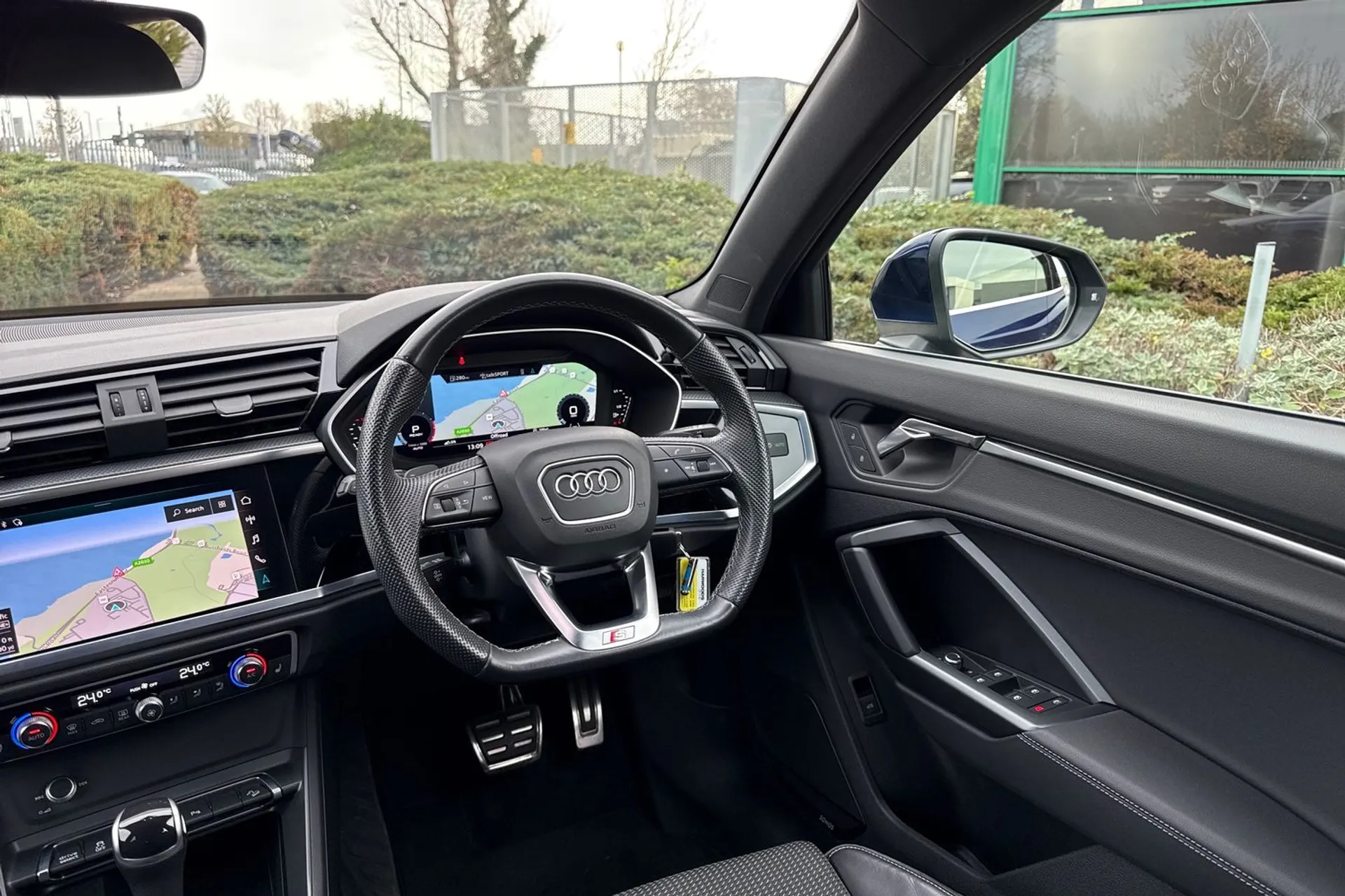 Audi Q3 thumbnail image number 44