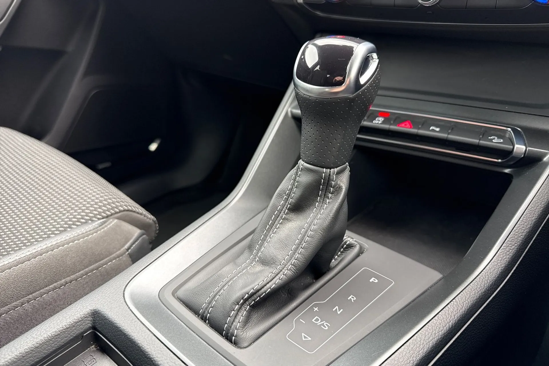 Audi Q3 thumbnail image number 28