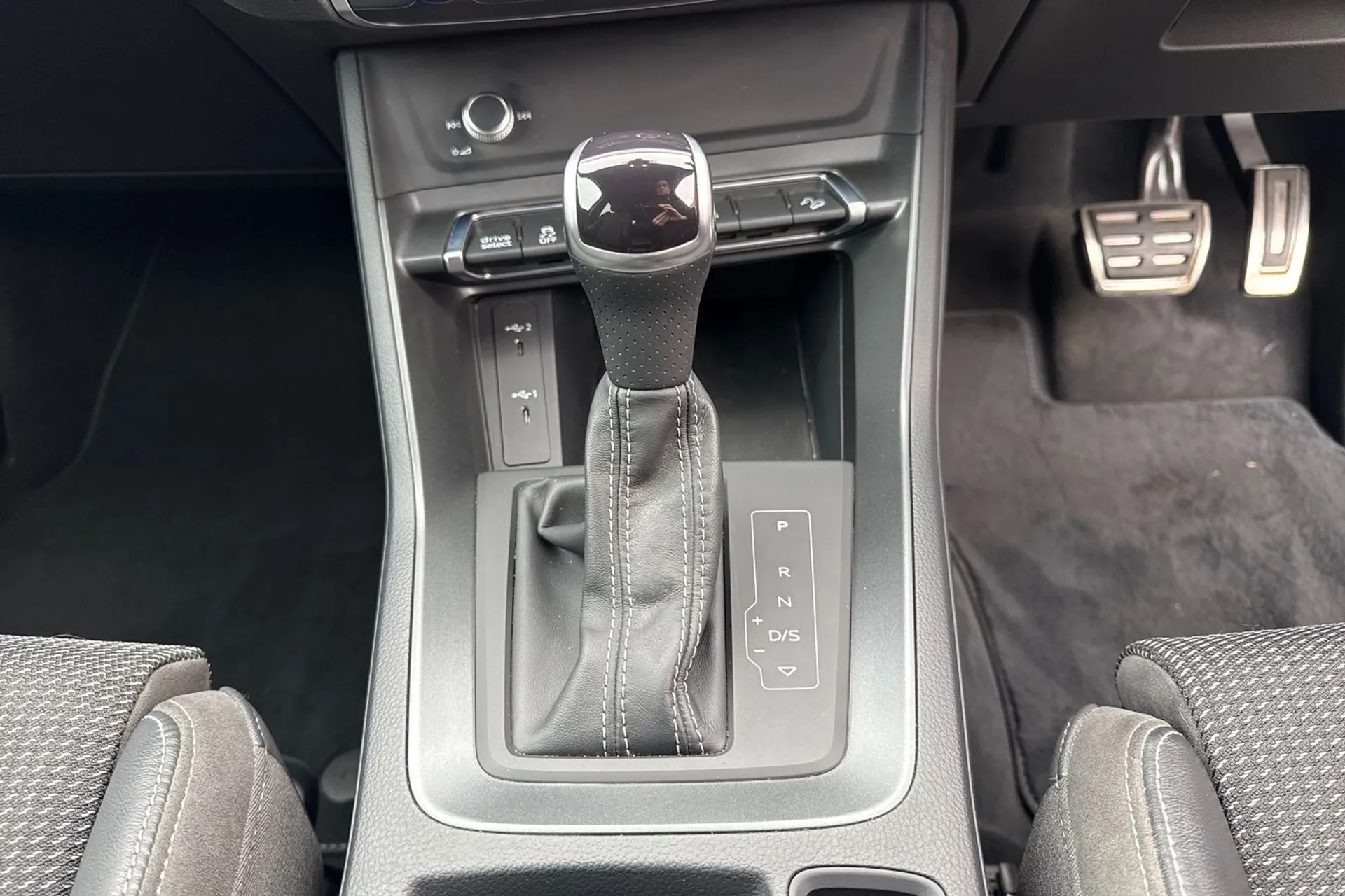 Audi Q3 thumbnail image number 45