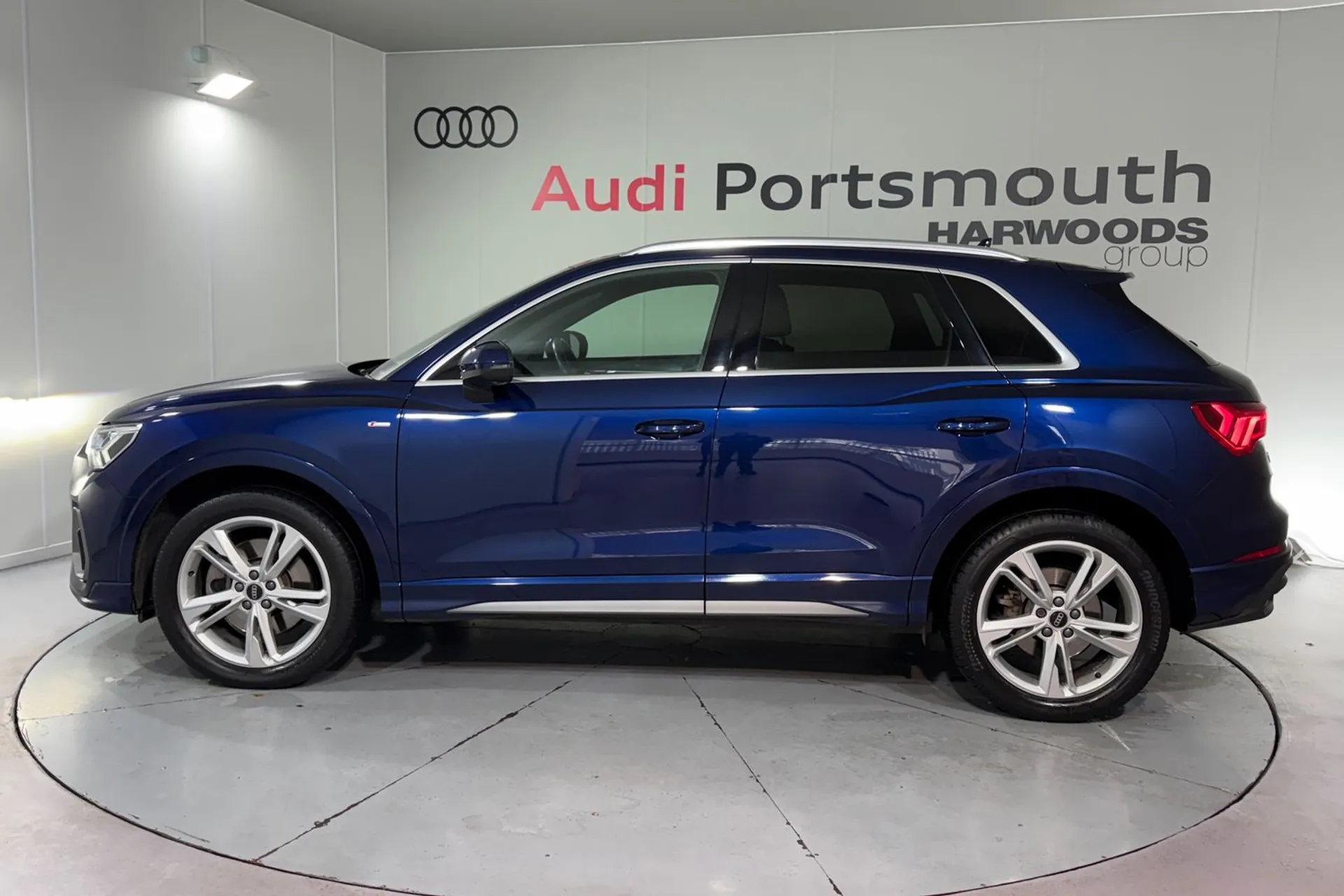 Audi Q3 thumbnail image number 13