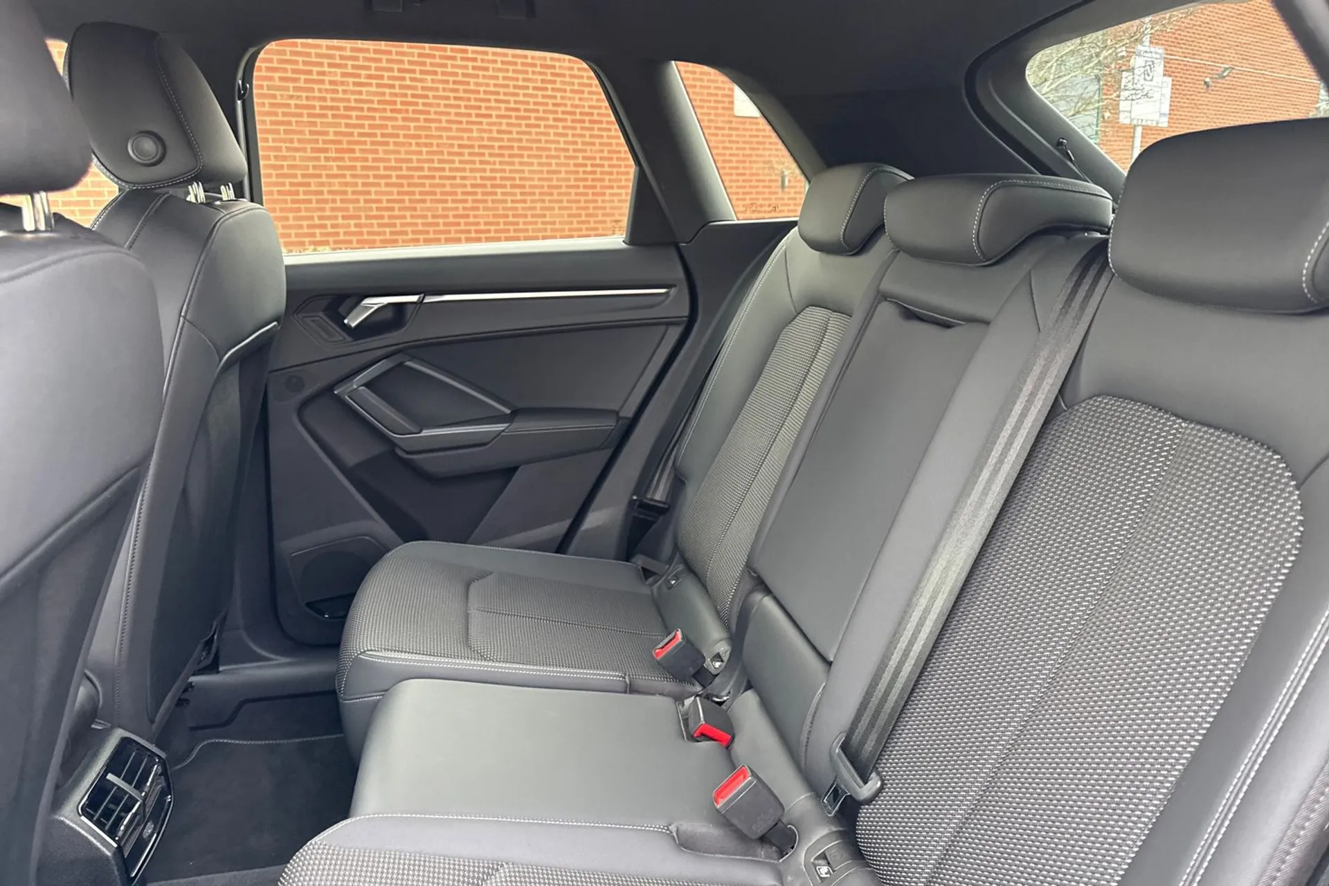 Audi Q3 thumbnail image number 40