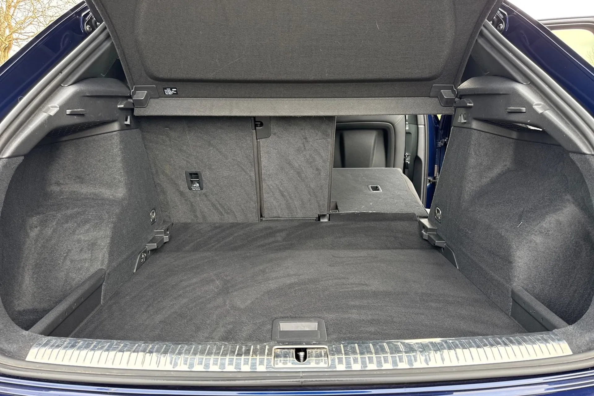 Audi Q3 thumbnail image number 24