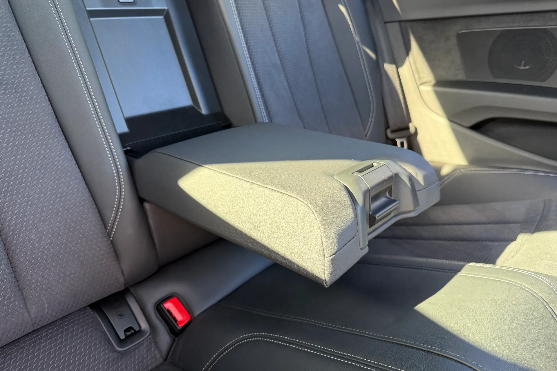 Audi A5 thumbnail image number 42