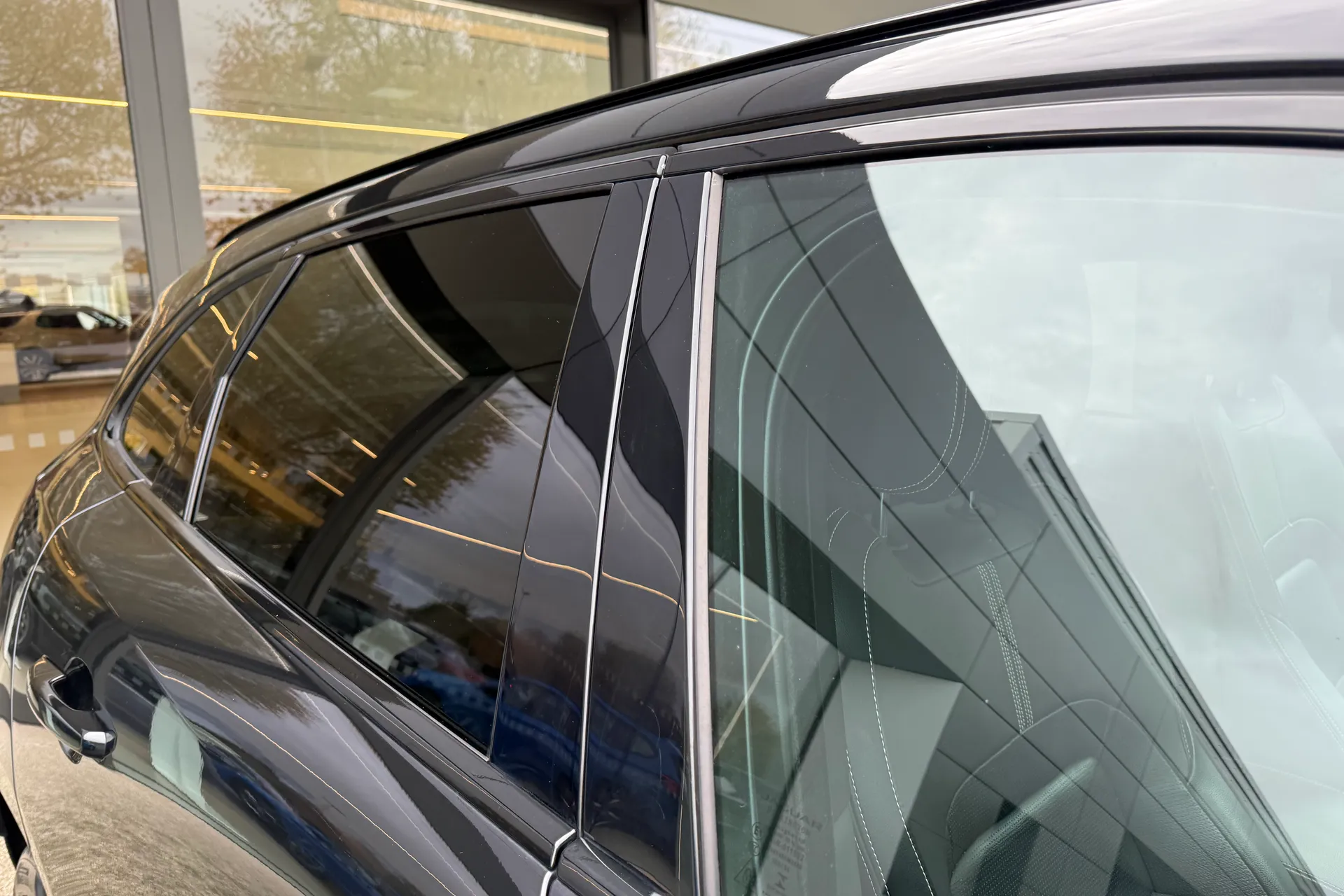 Jaguar F-PACE thumbnail image number 22