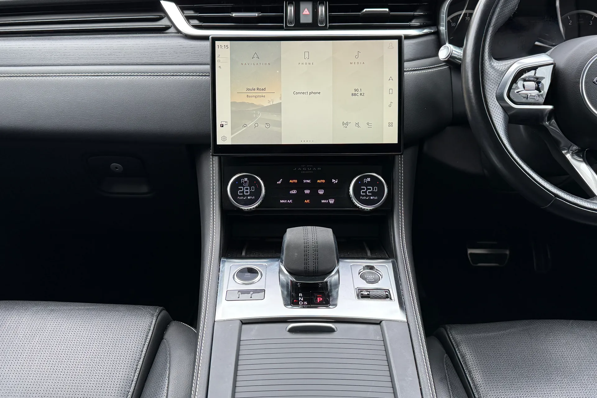 Jaguar F-PACE thumbnail image number 15