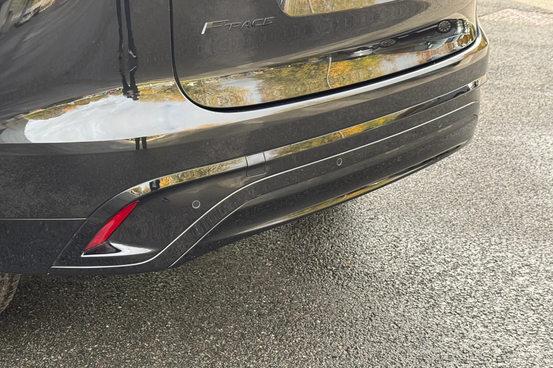 Jaguar F-PACE thumbnail image number 28