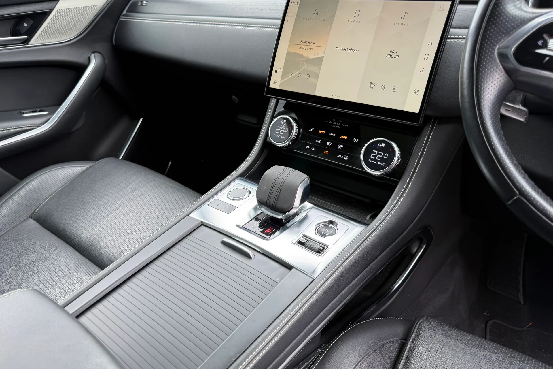 Jaguar F-PACE thumbnail image number 19