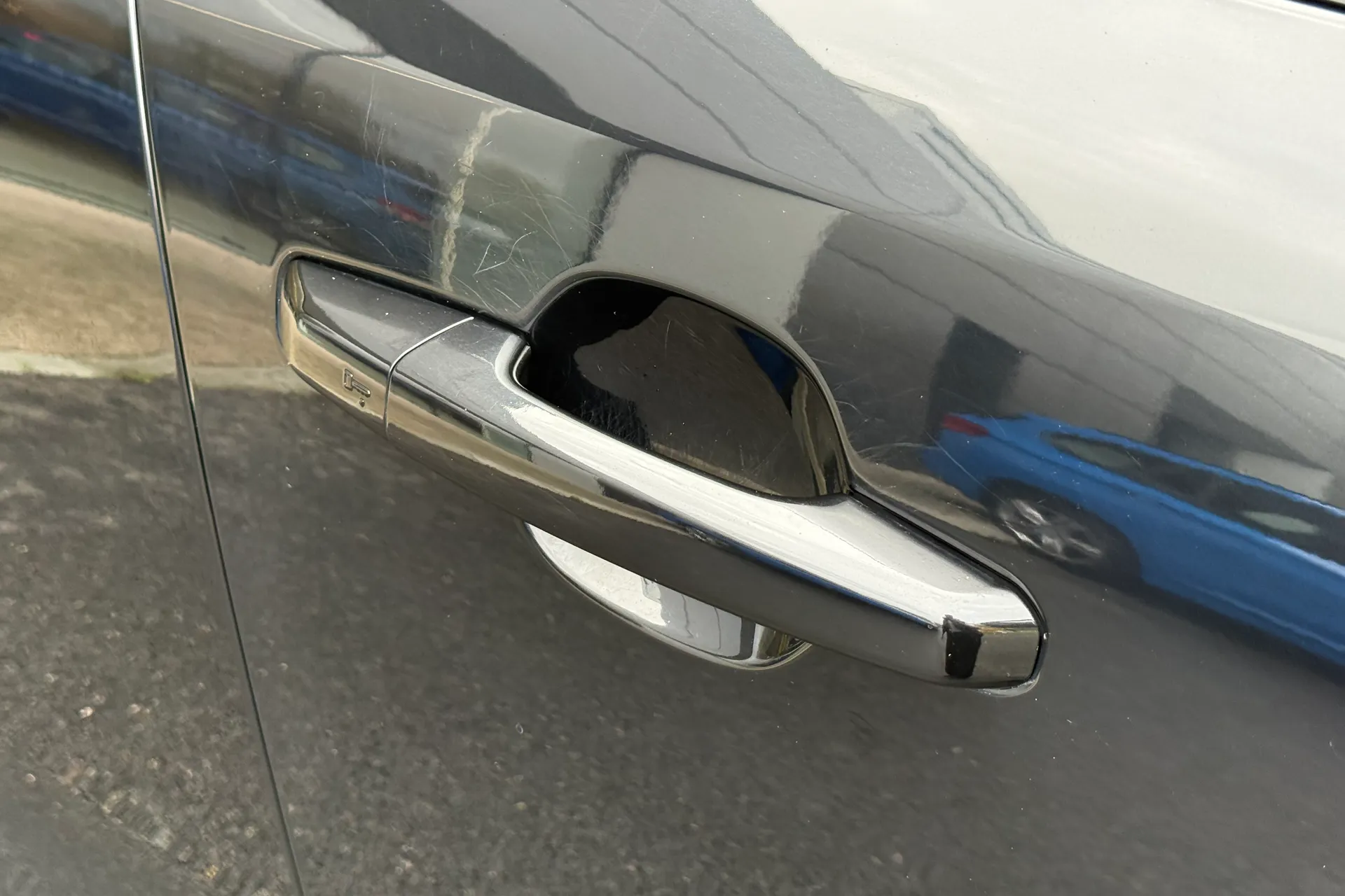 Jaguar F-PACE thumbnail image number 30