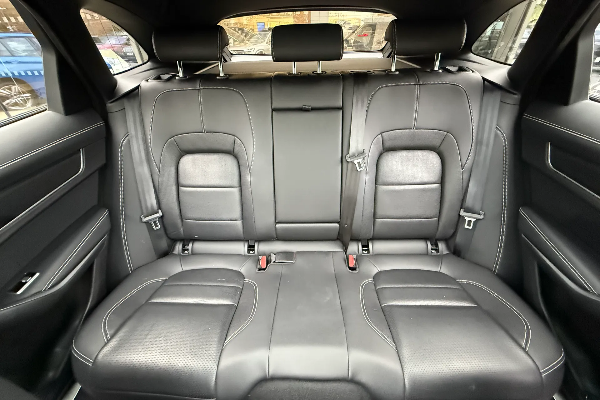 Jaguar F-PACE thumbnail image number 11