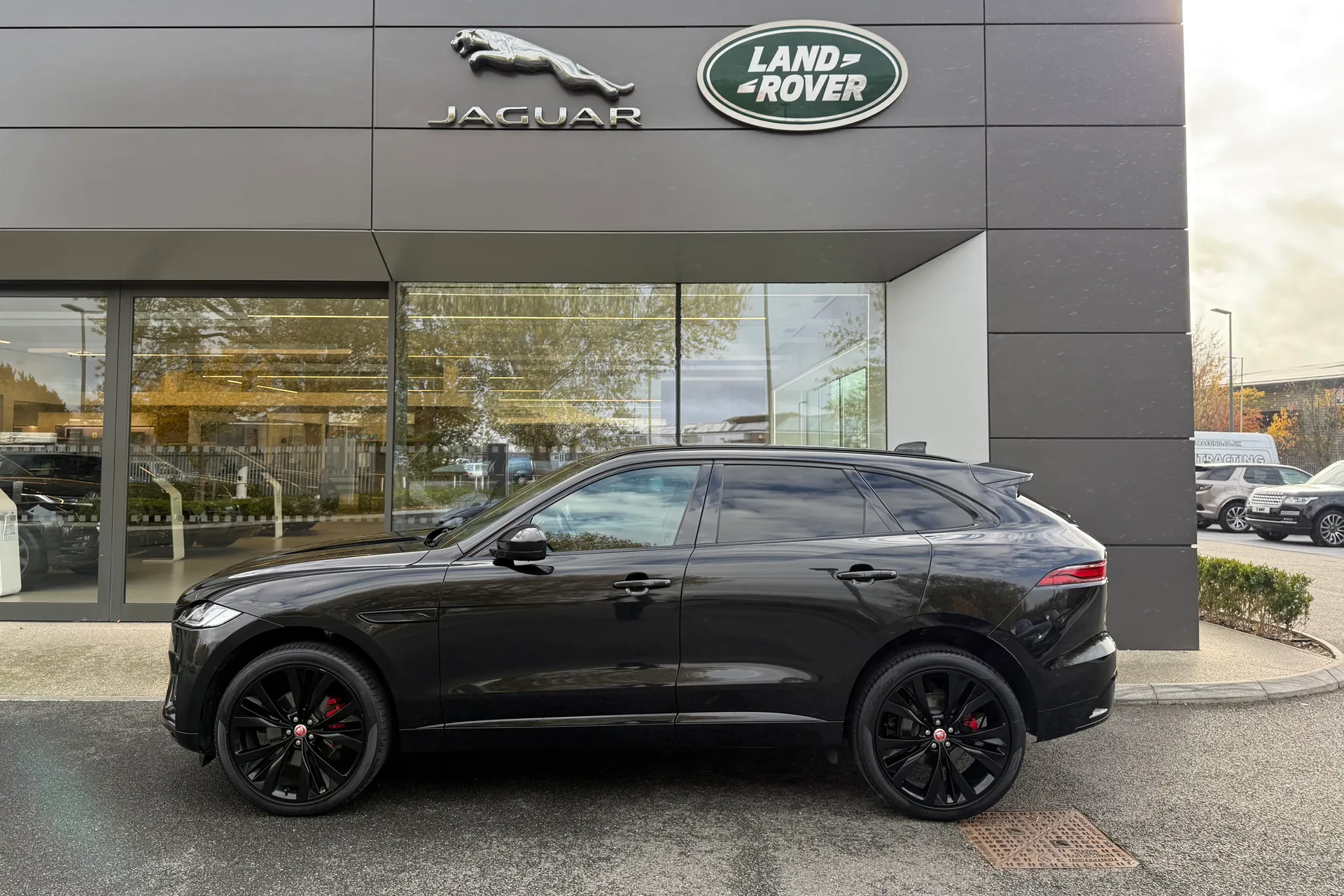 Jaguar F-PACE thumbnail image number 24