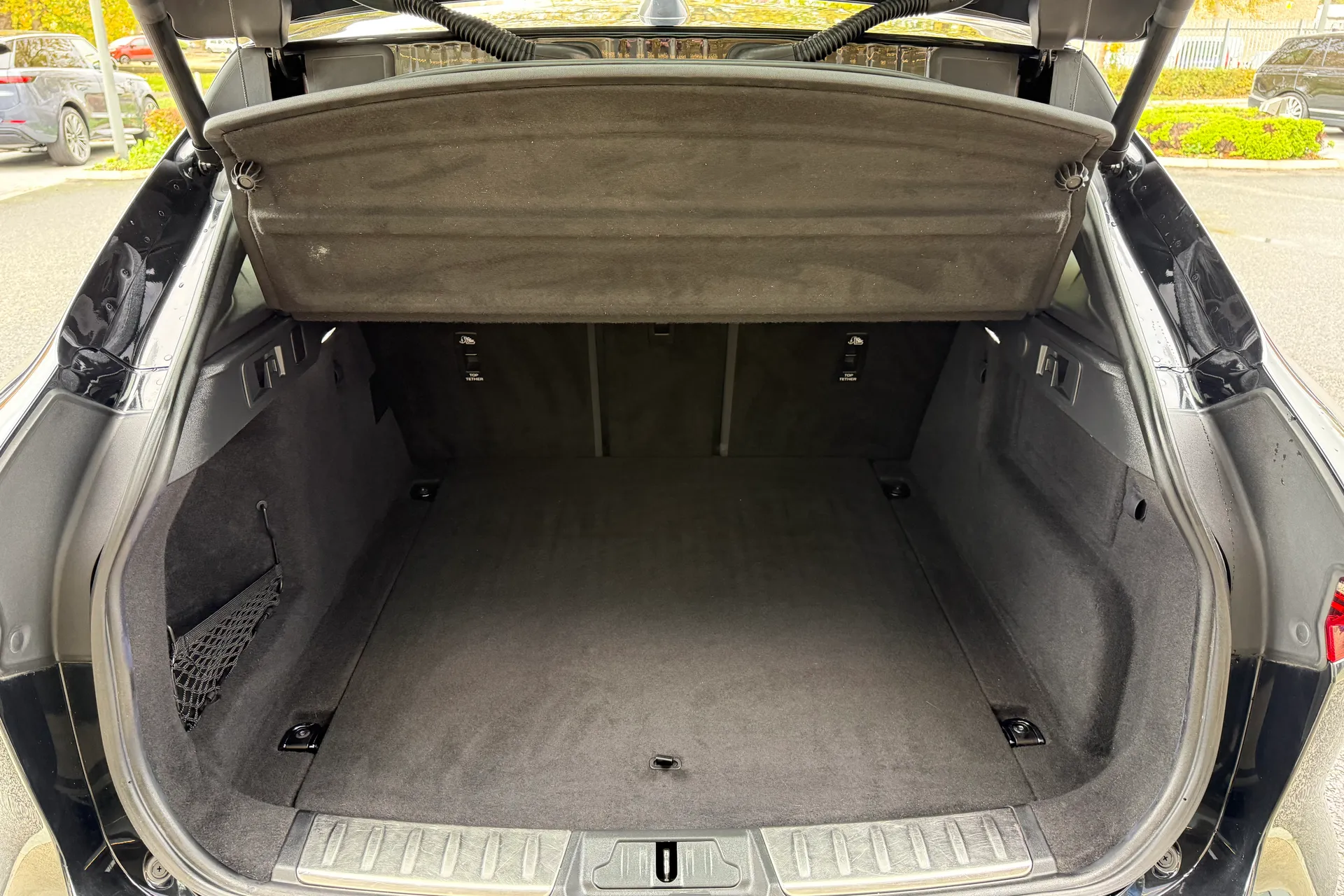 Jaguar F-PACE thumbnail image number 35