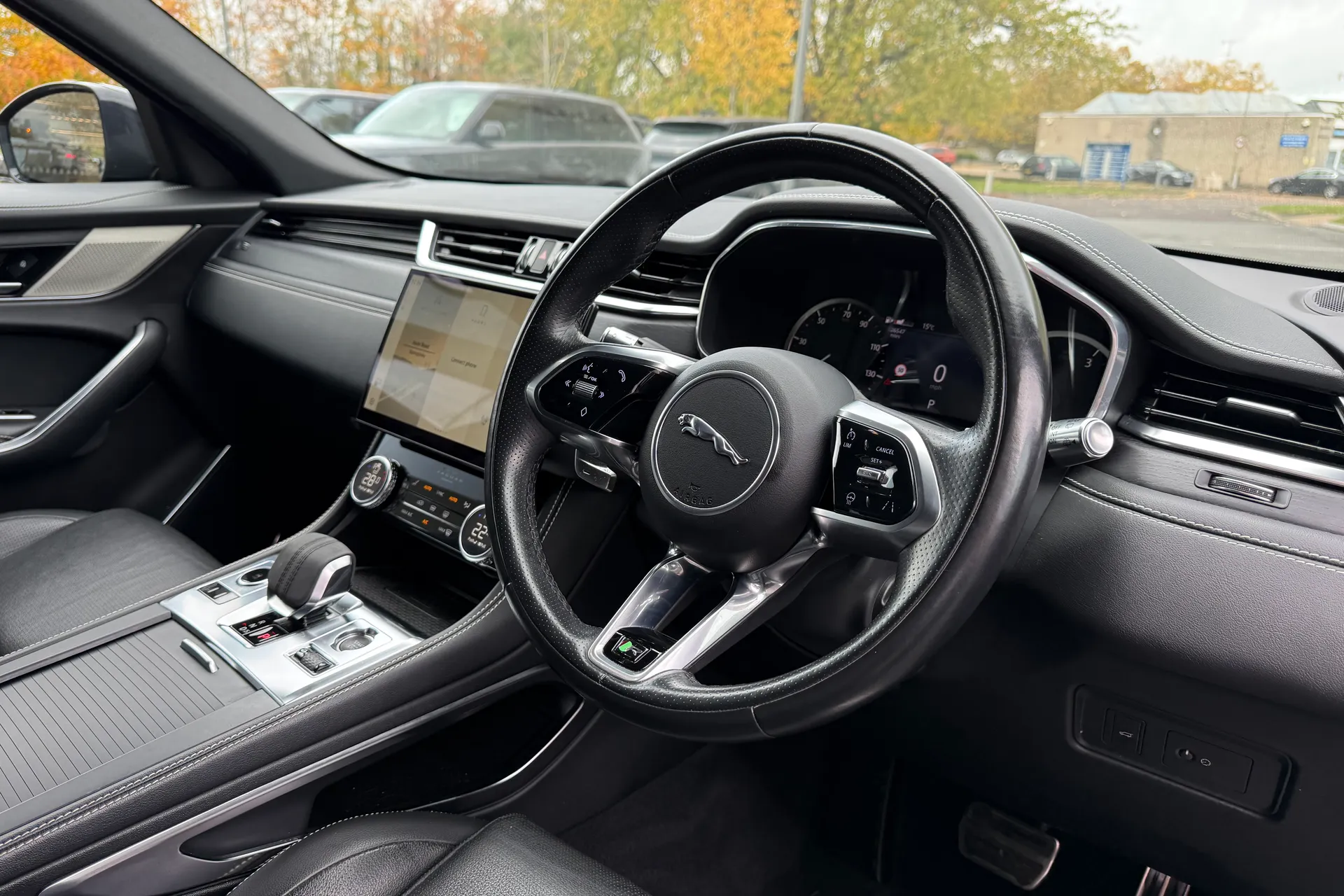 Jaguar F-PACE thumbnail image number 29