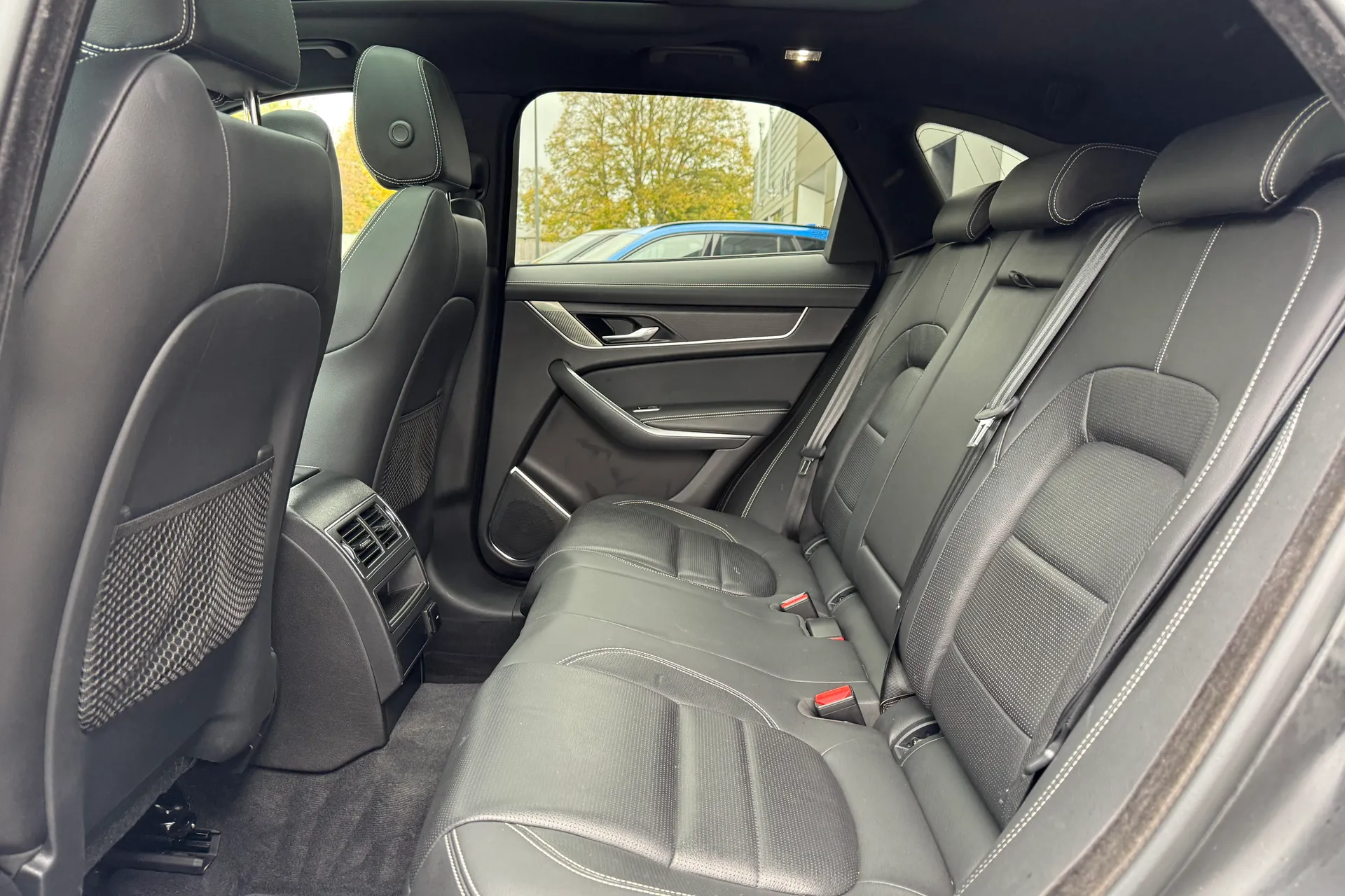 Jaguar F-PACE thumbnail image number 44