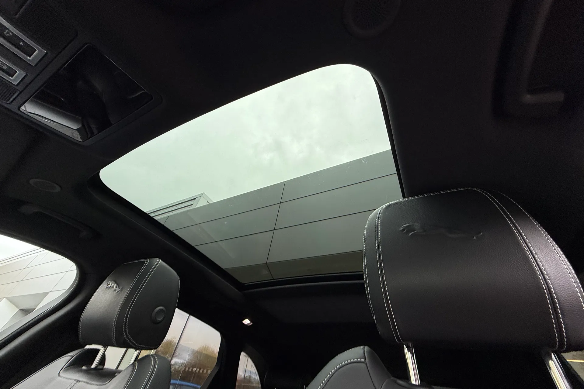 Jaguar F-PACE thumbnail image number 5