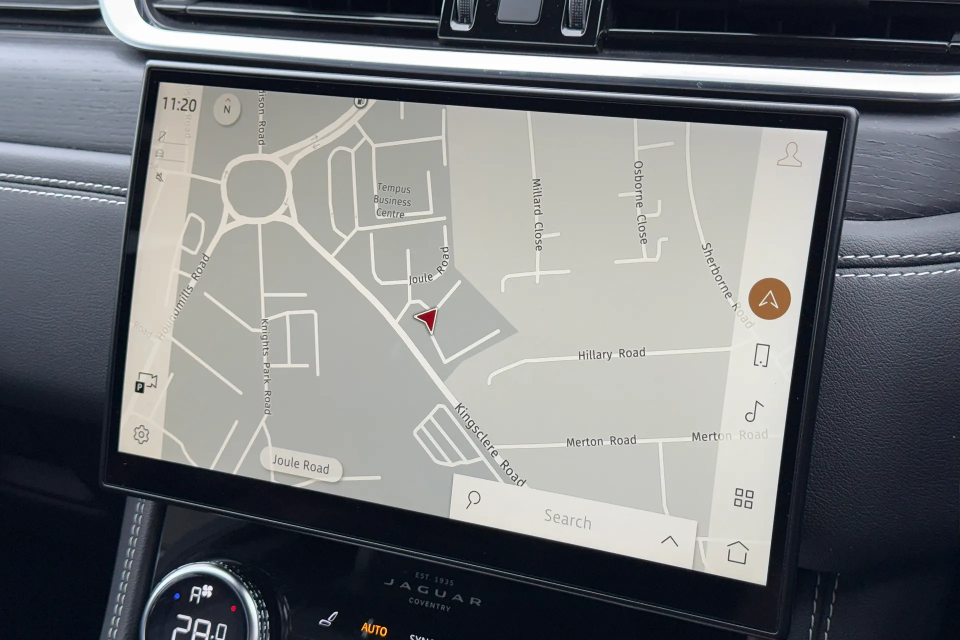 Jaguar F-PACE thumbnail image number 27