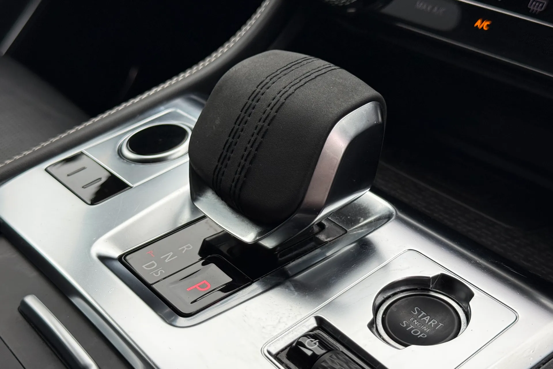 Jaguar F-PACE thumbnail image number 20