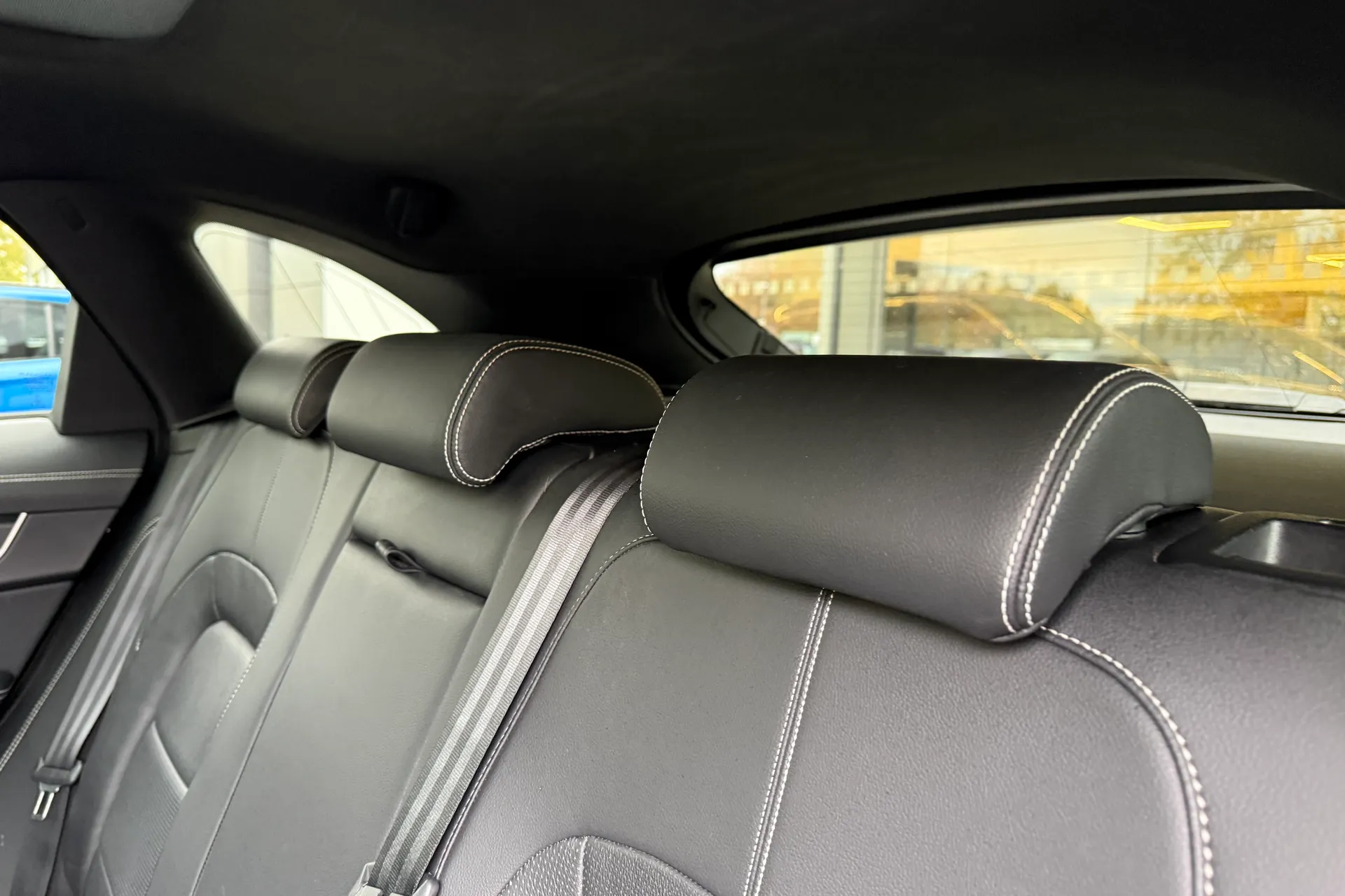 Jaguar F-PACE thumbnail image number 45