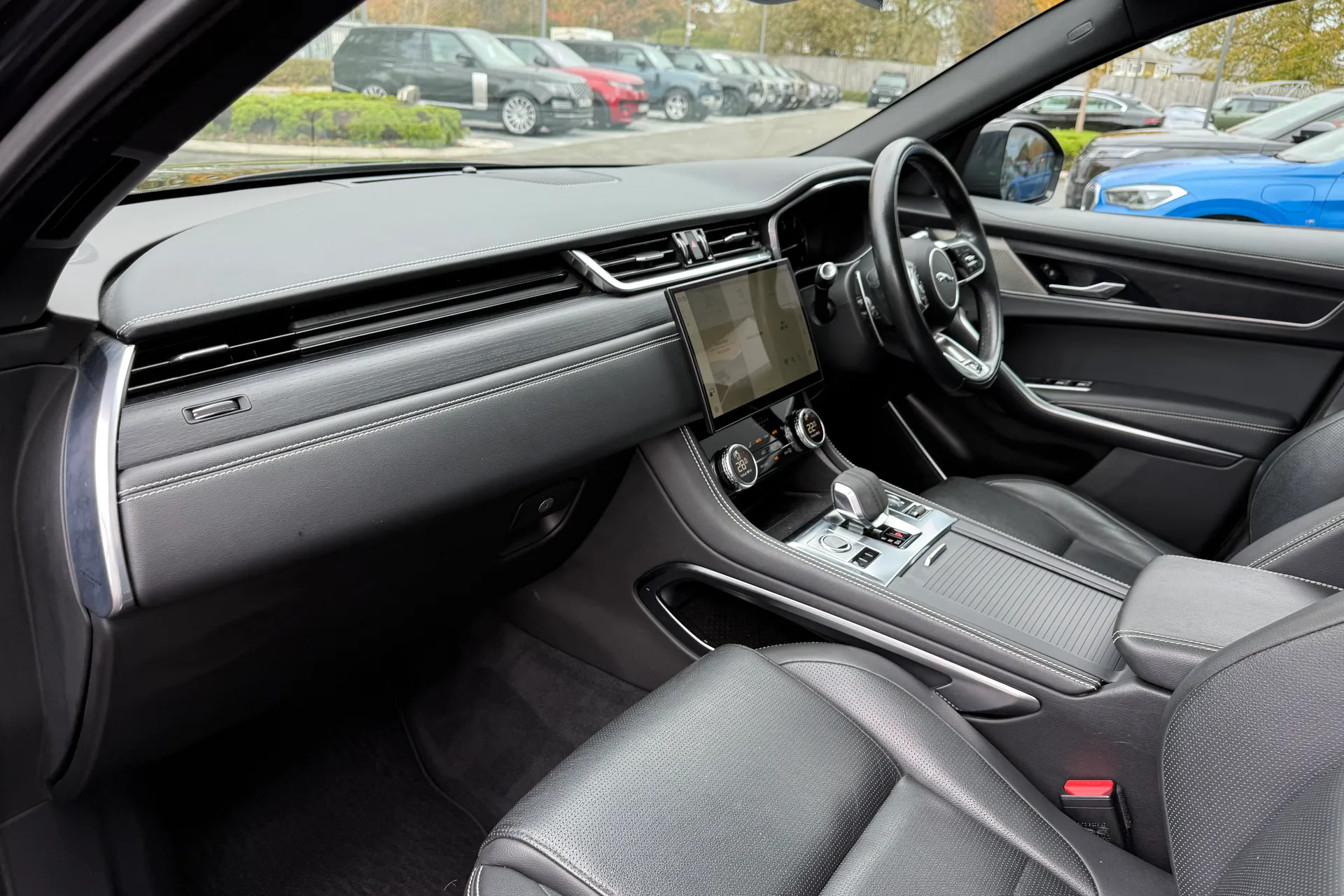 Jaguar F-PACE thumbnail image number 43