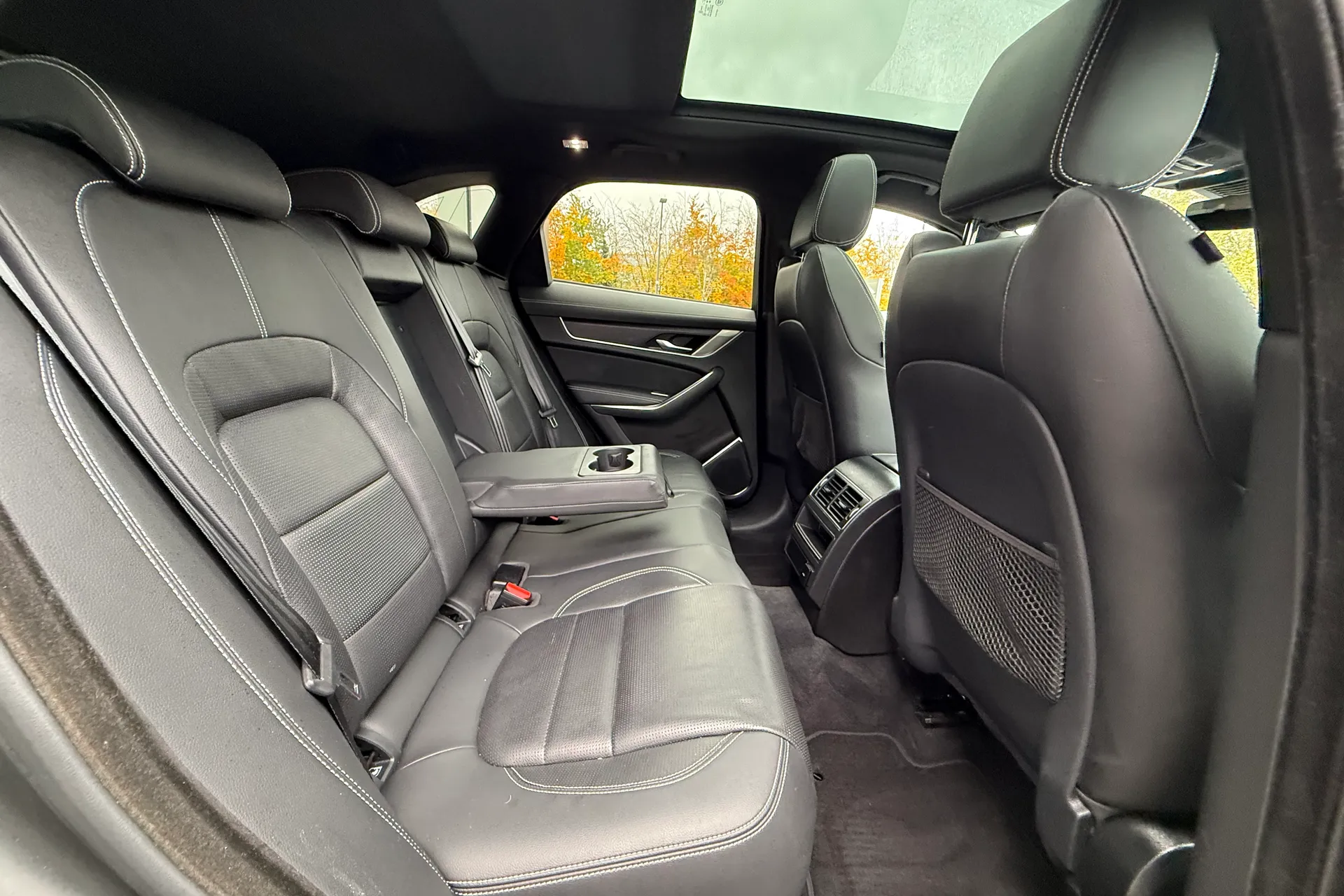 Jaguar F-PACE thumbnail image number 38