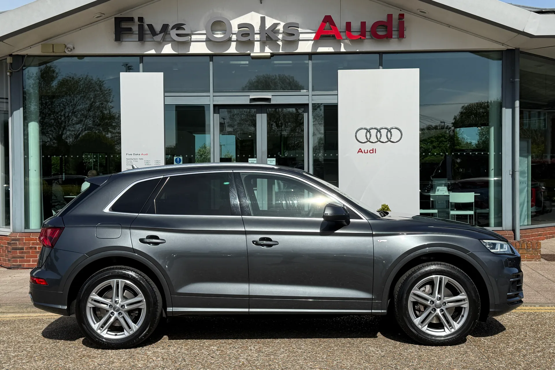 Audi Q5 thumbnail image number 2
