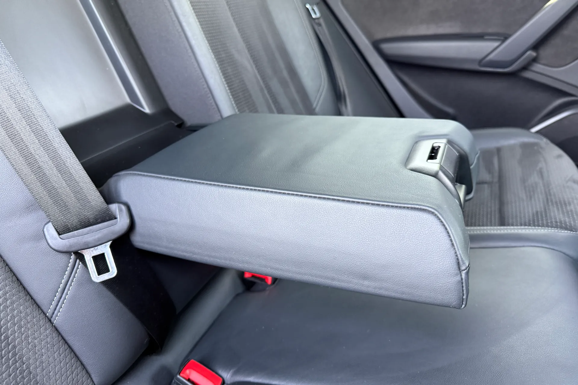 Audi Q5 thumbnail image number 45