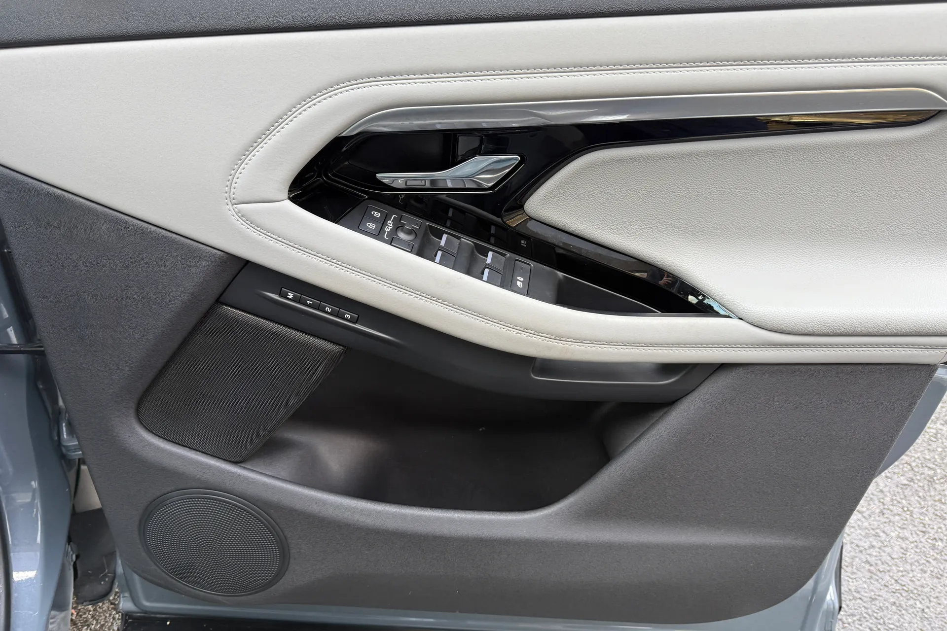 LAND ROVER RANGE ROVER EVOQUE thumbnail image number 43