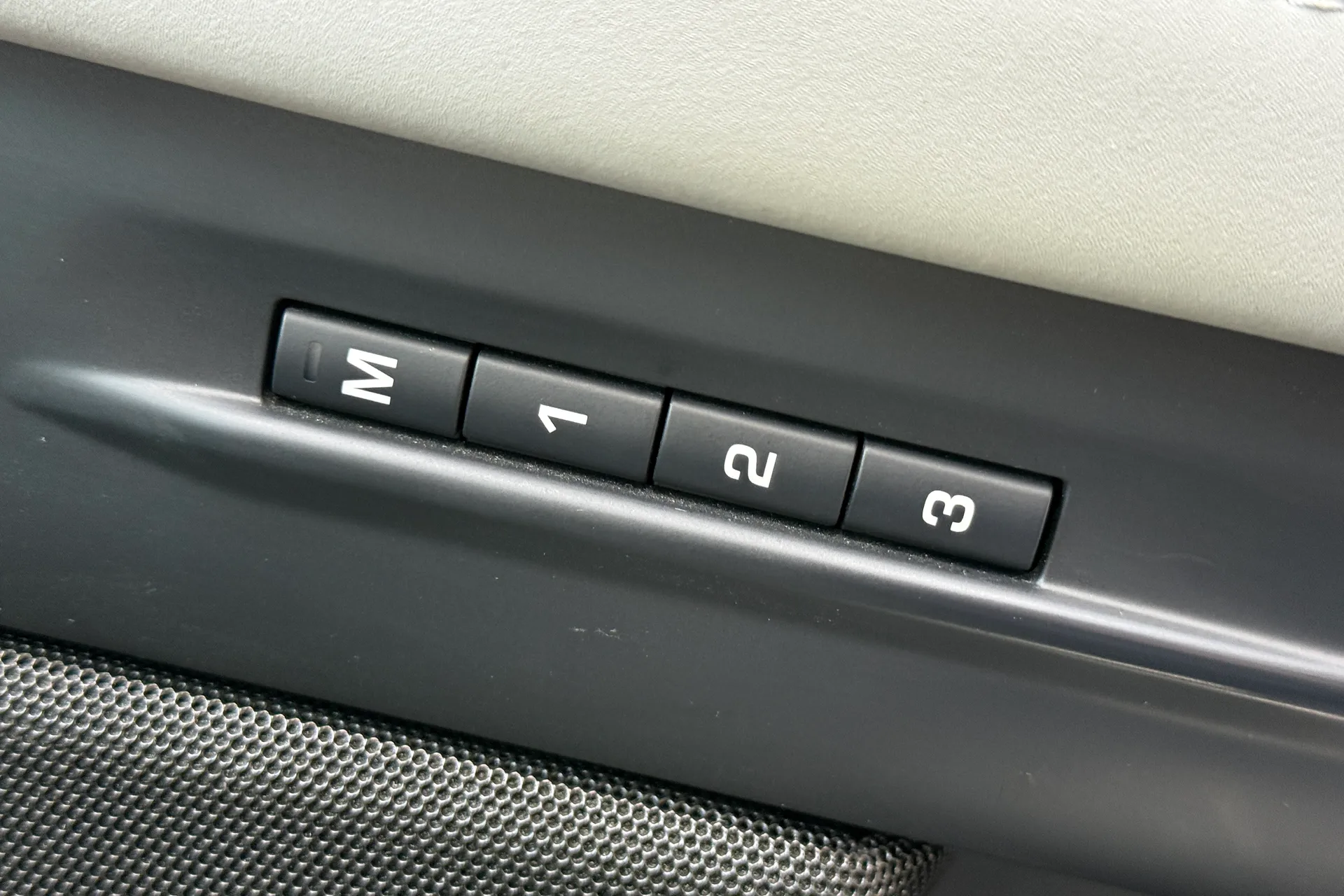 LAND ROVER RANGE ROVER EVOQUE thumbnail image number 44